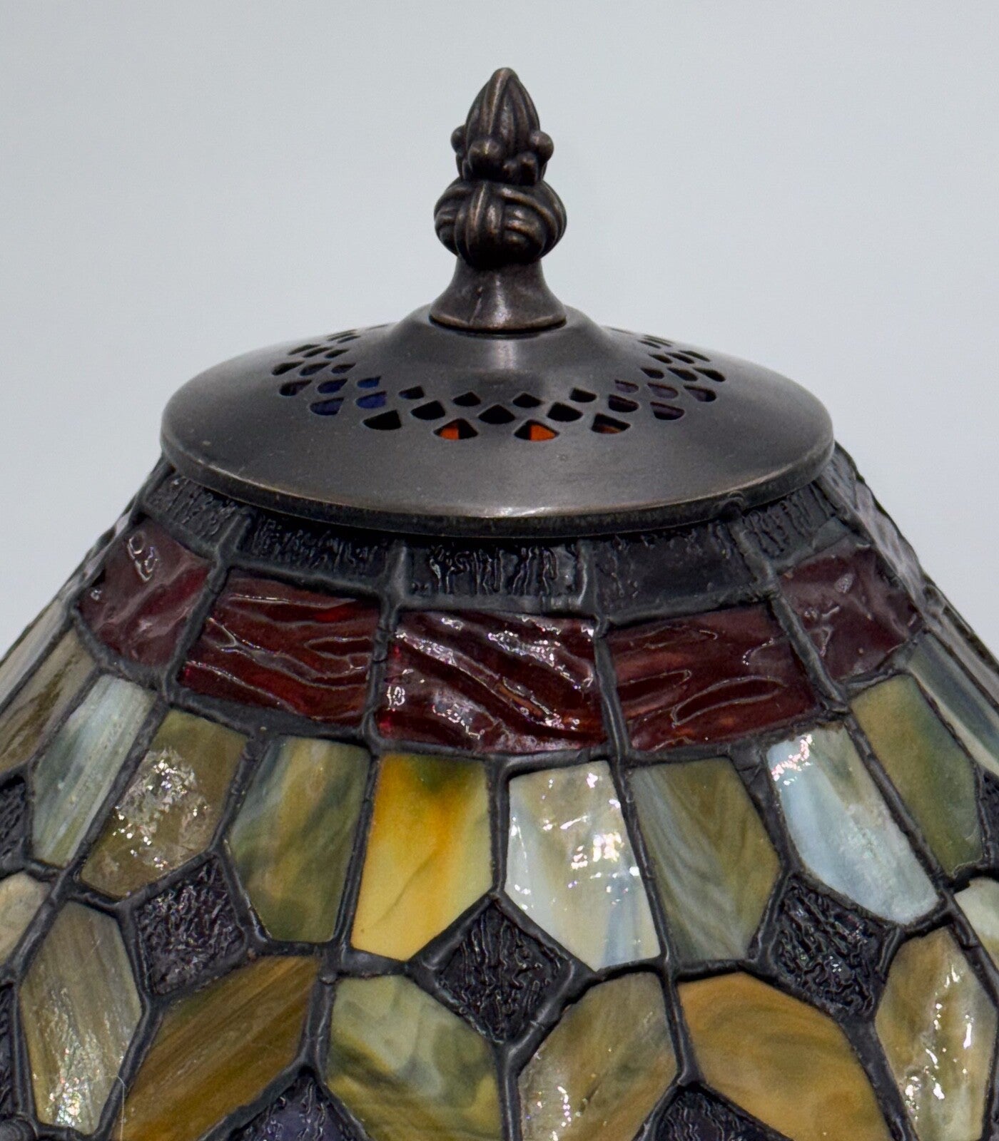 BEAUTIFUL VINTAGE TIFFANY STYLE STAINED GLASS GEOMETRY LAMP