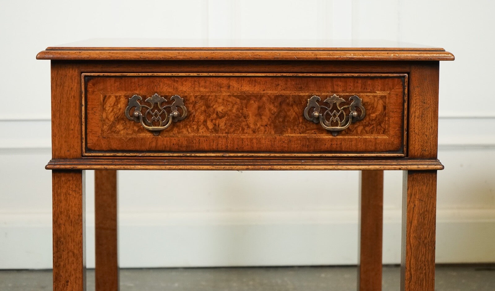 PAIR BURR WALNUT BEDSIDE NIGHTSTANDS END SIDE LAMP TABLES BRIGHTS OF NETTLEBED