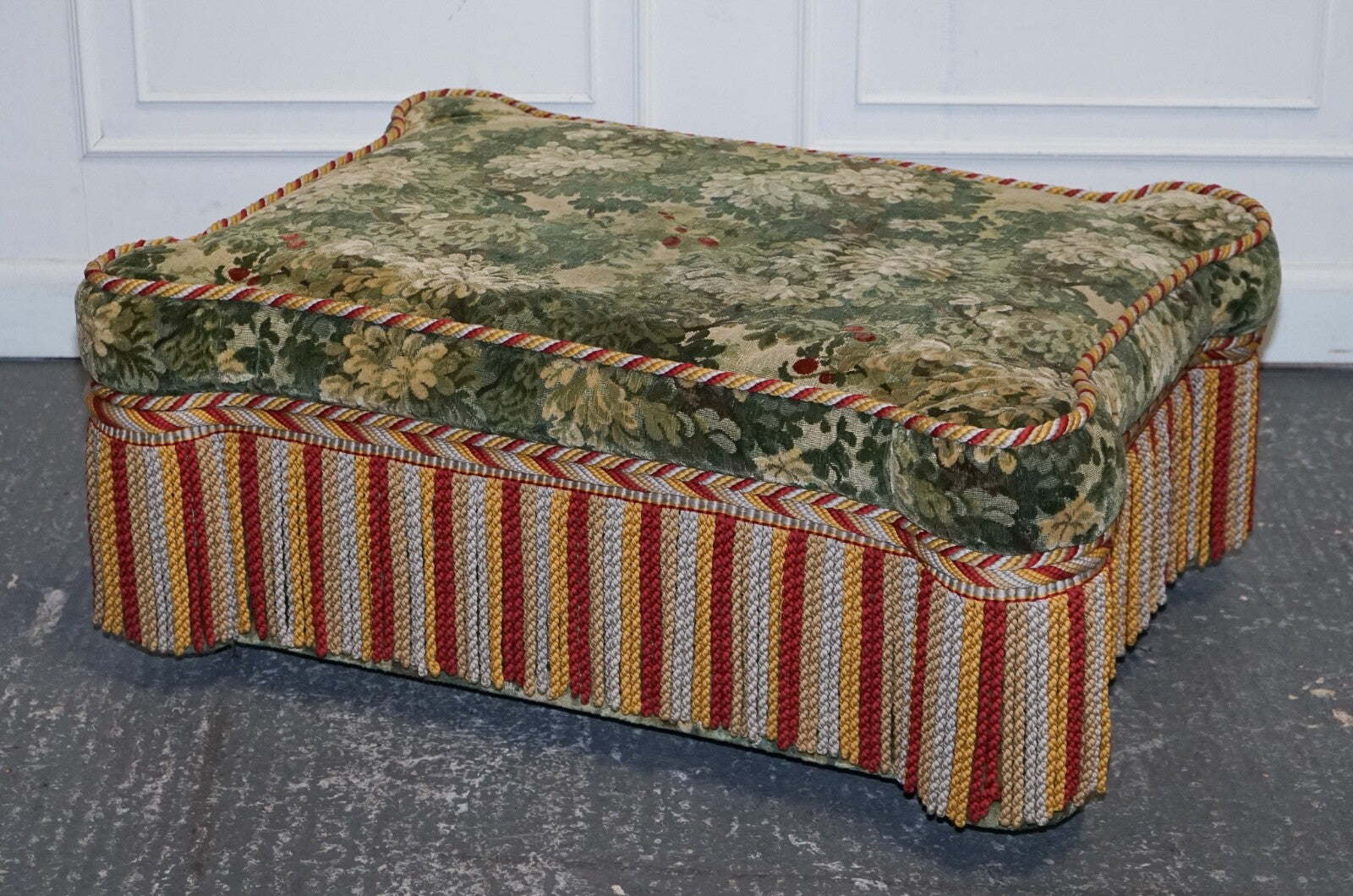 VINTAGE GREAT HARDWICKE TAPESTRY FABRIC OTTOMAN WITH TASSELS AND FRINGE