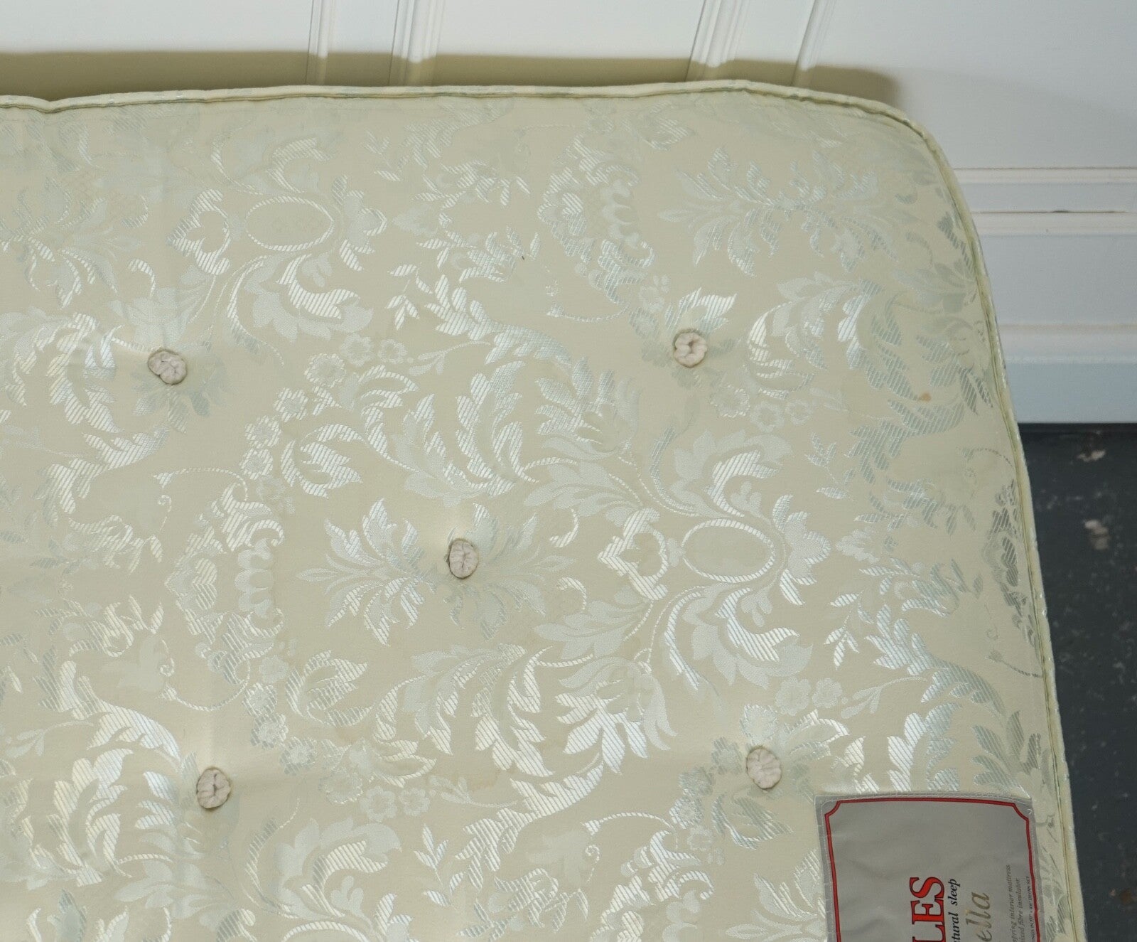 STAPLES & CO DOUBLE DIVAN & MATTRESS BED