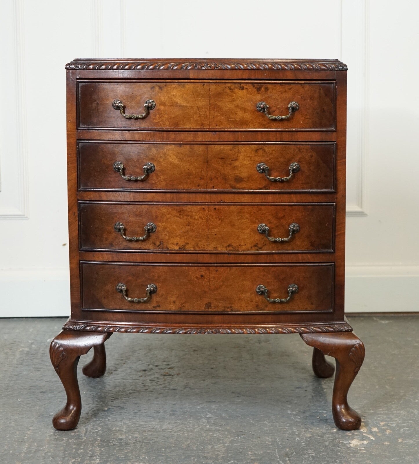 FIGURED VICTORIAN WALNUT BOW FRONTED CHEST OF DRAWERS RAISED ON QUEEN ANNE LEGS