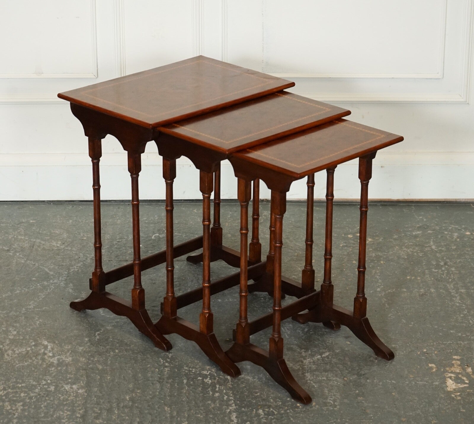RESTORED VINTAGE SHERATON REVIVAL BURR WALNUT NEST OF TABLES