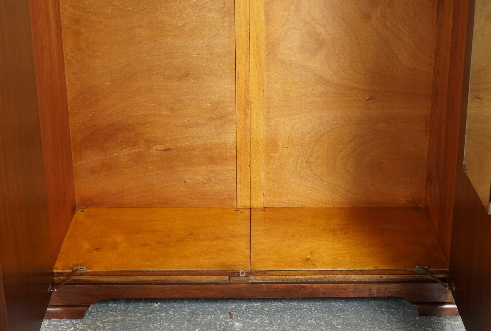 LOVELY VINTAGE ART DECO MAHOGANY WARDROBE J1
