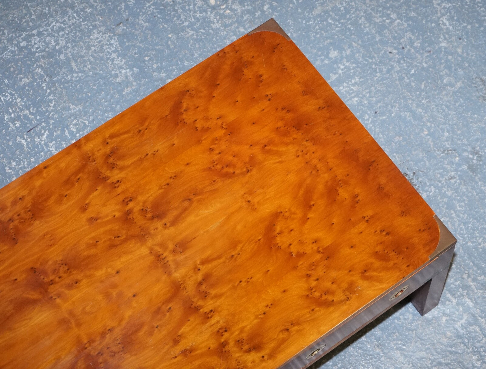 RESTORED BURR YEW & ELM BRASS MILITARY CAMPAIGN 3 DRAWER COFFEE TABLE