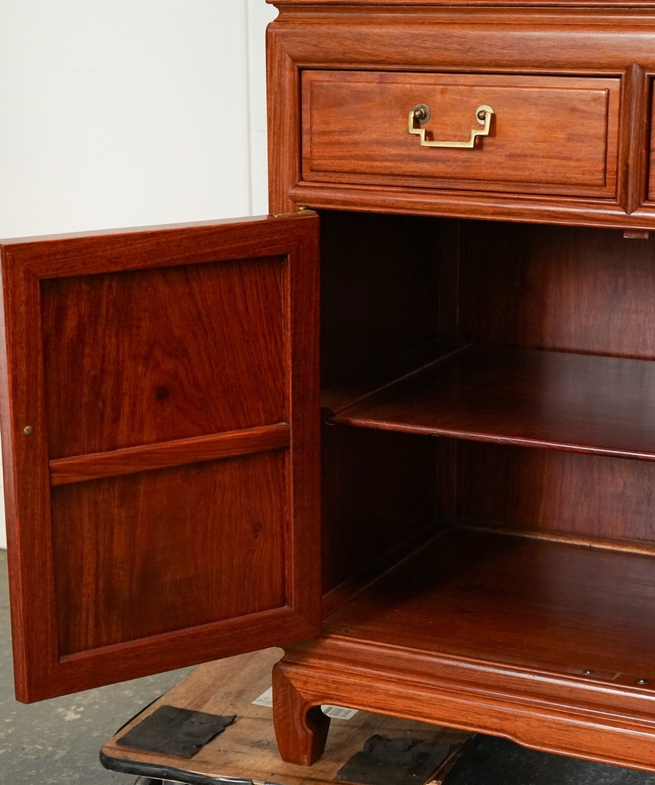LARGE VINTAGE ORIENTAL CHINESE CARVED SOLID HARDWOOD BOOKCASE DISPLAY CABINET