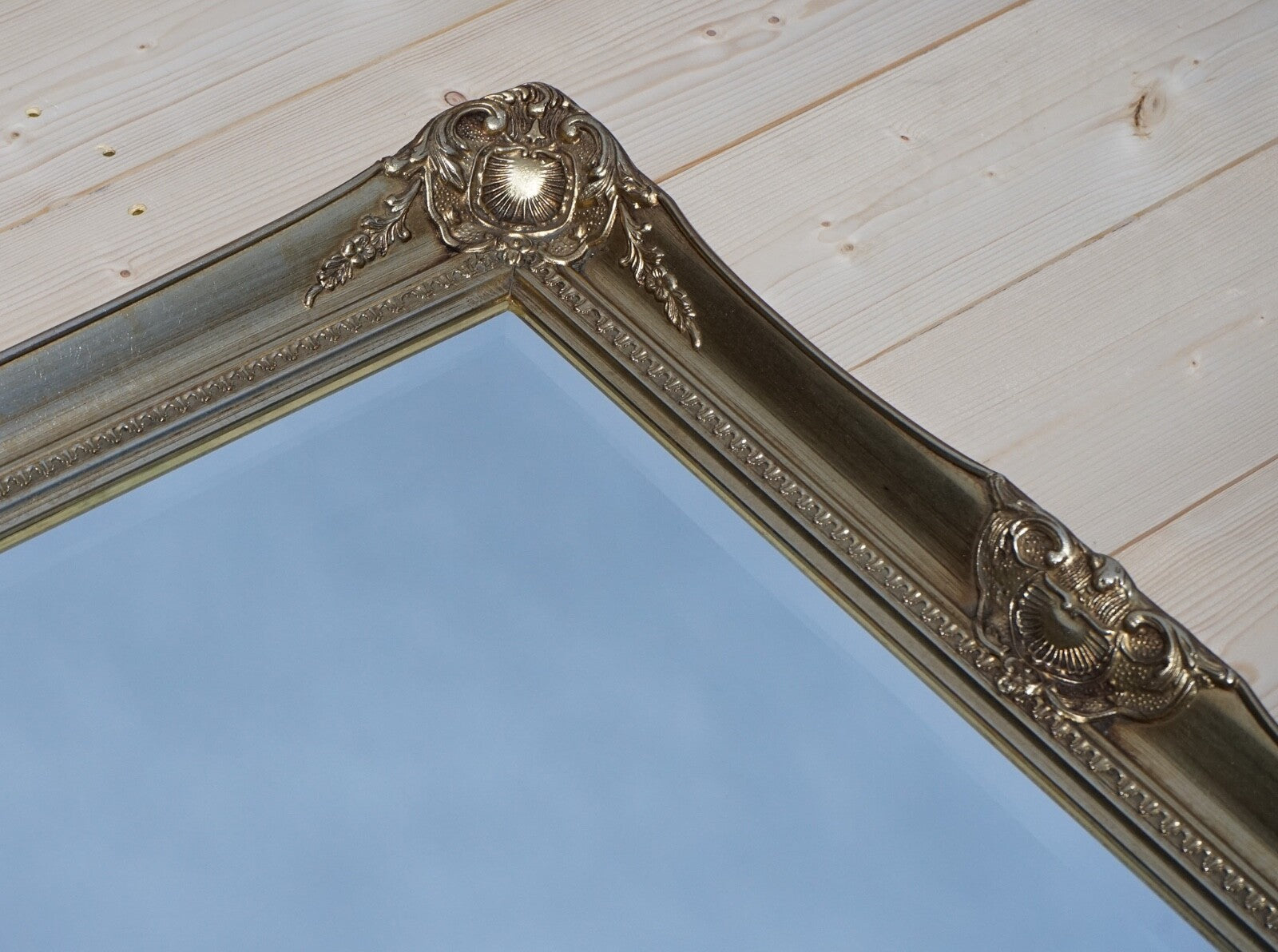 VINTAGE LARGE GOLD ORNATE BEVELLED HANGING WALL MiRROR
