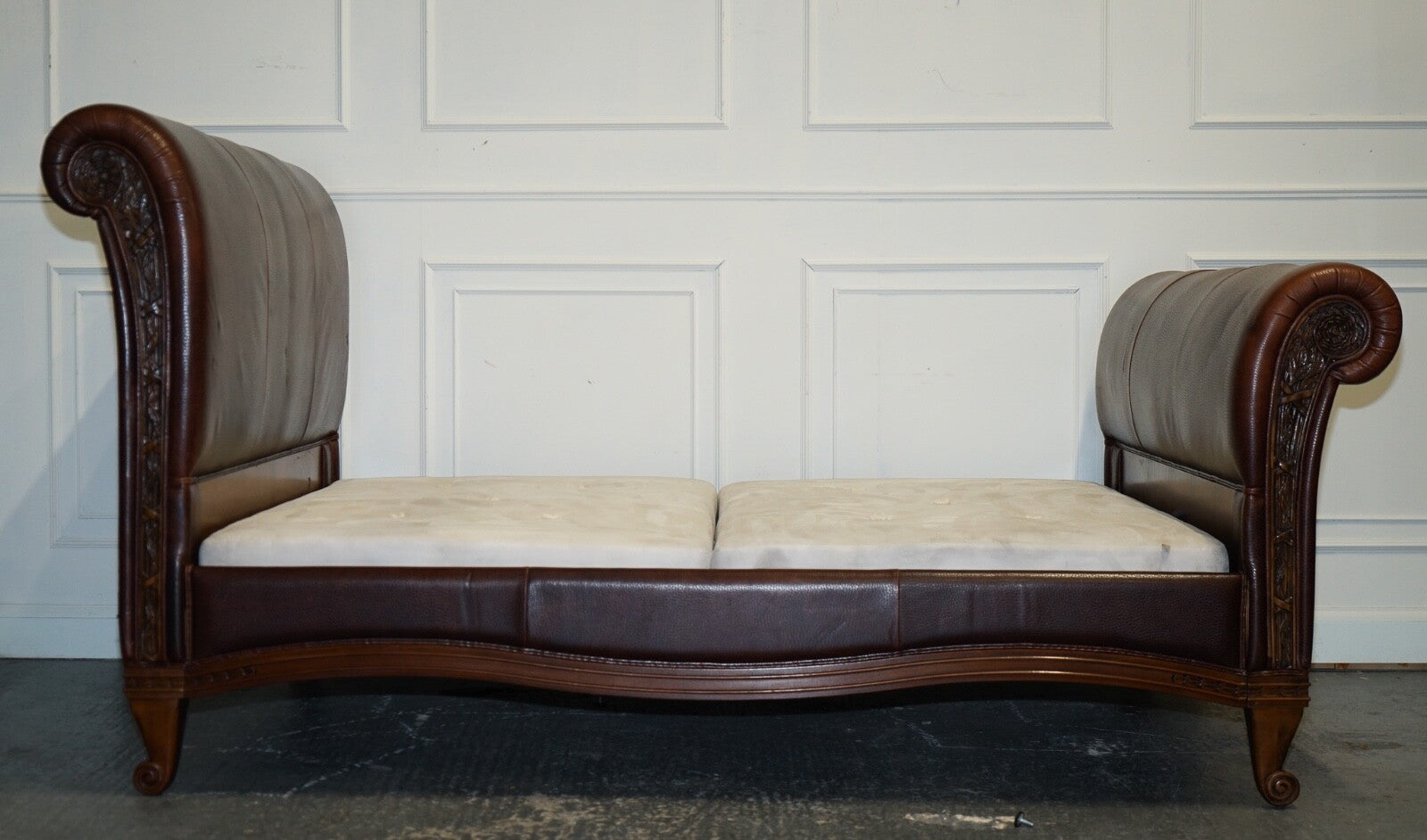 STUNNING KING SIZE BONAPARTE CARVED LEATHER BED AND SO TO BED RRP £14,000