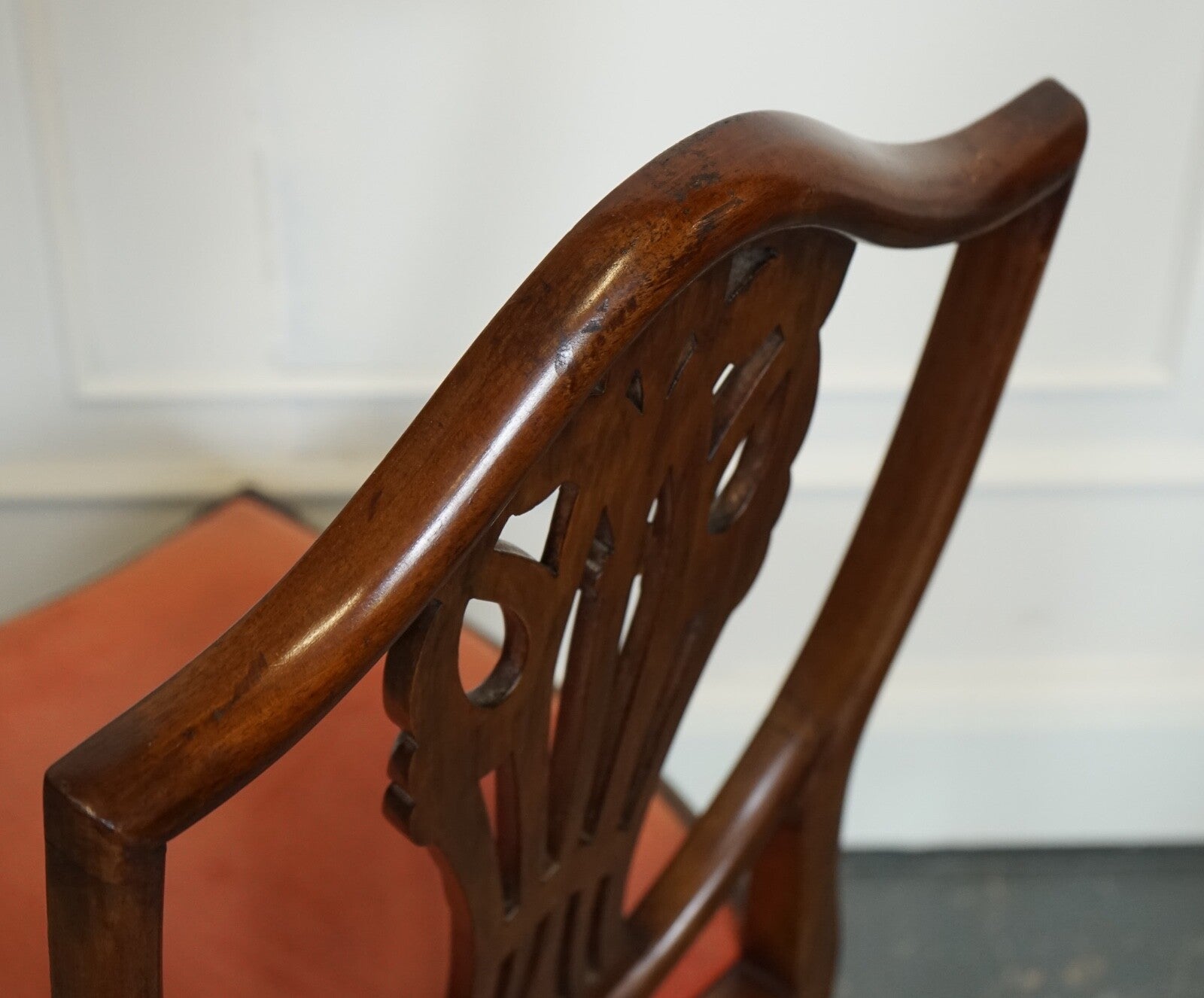 LOVELY PAiR OF VICTORIAN HEPPLEWHITE CARVER HALLWAY SIDE CHAIRS FEATHER FILLED