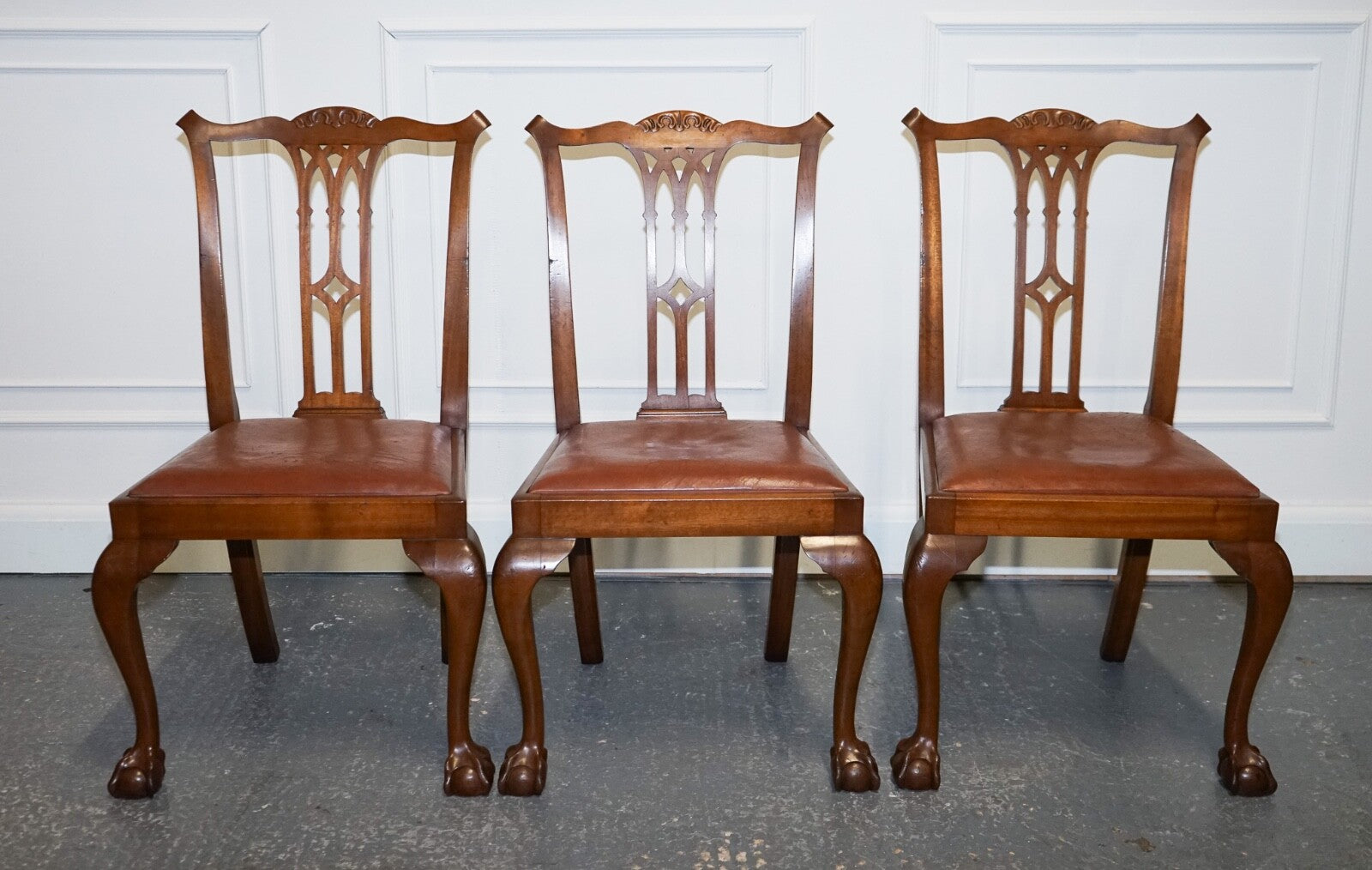 CHIPPENDALE STYLE 5 DINING CHAIRS WITH LEATHER SEATS PERFECT FOR ROUND TABLE