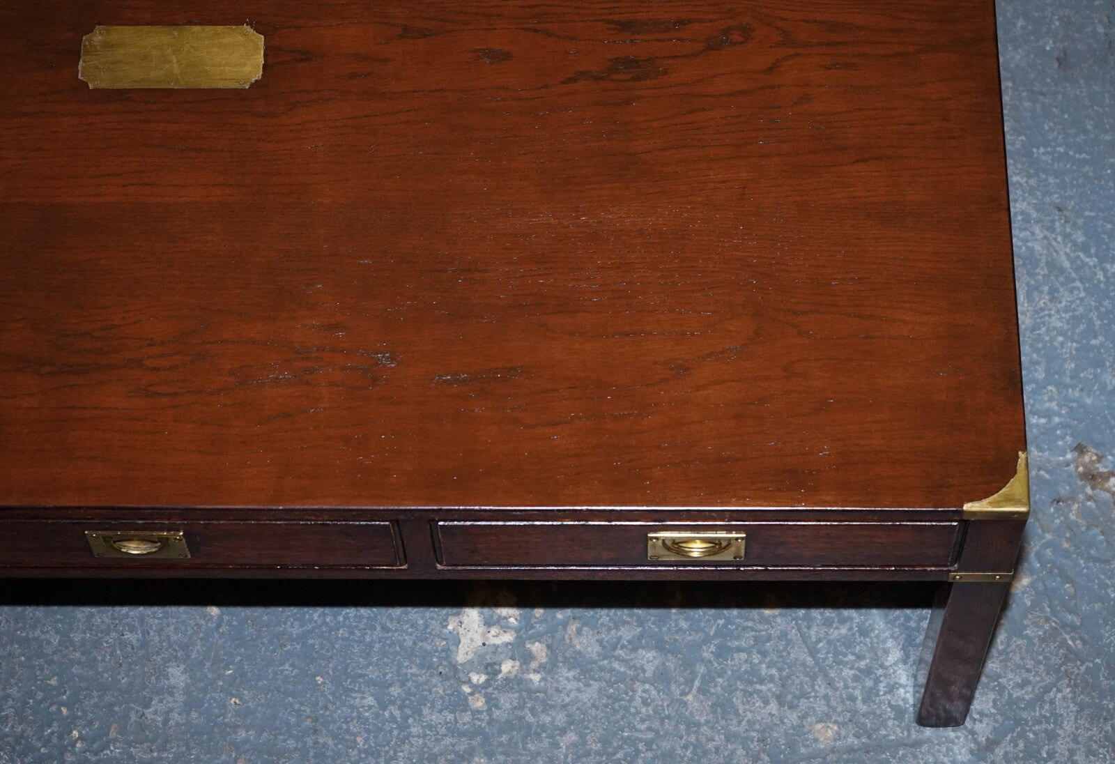 STUNNING MILITARY CAMPAIGN REH KENNEDY COFFEE TABLE WITH THREE DEEP DRAWERS