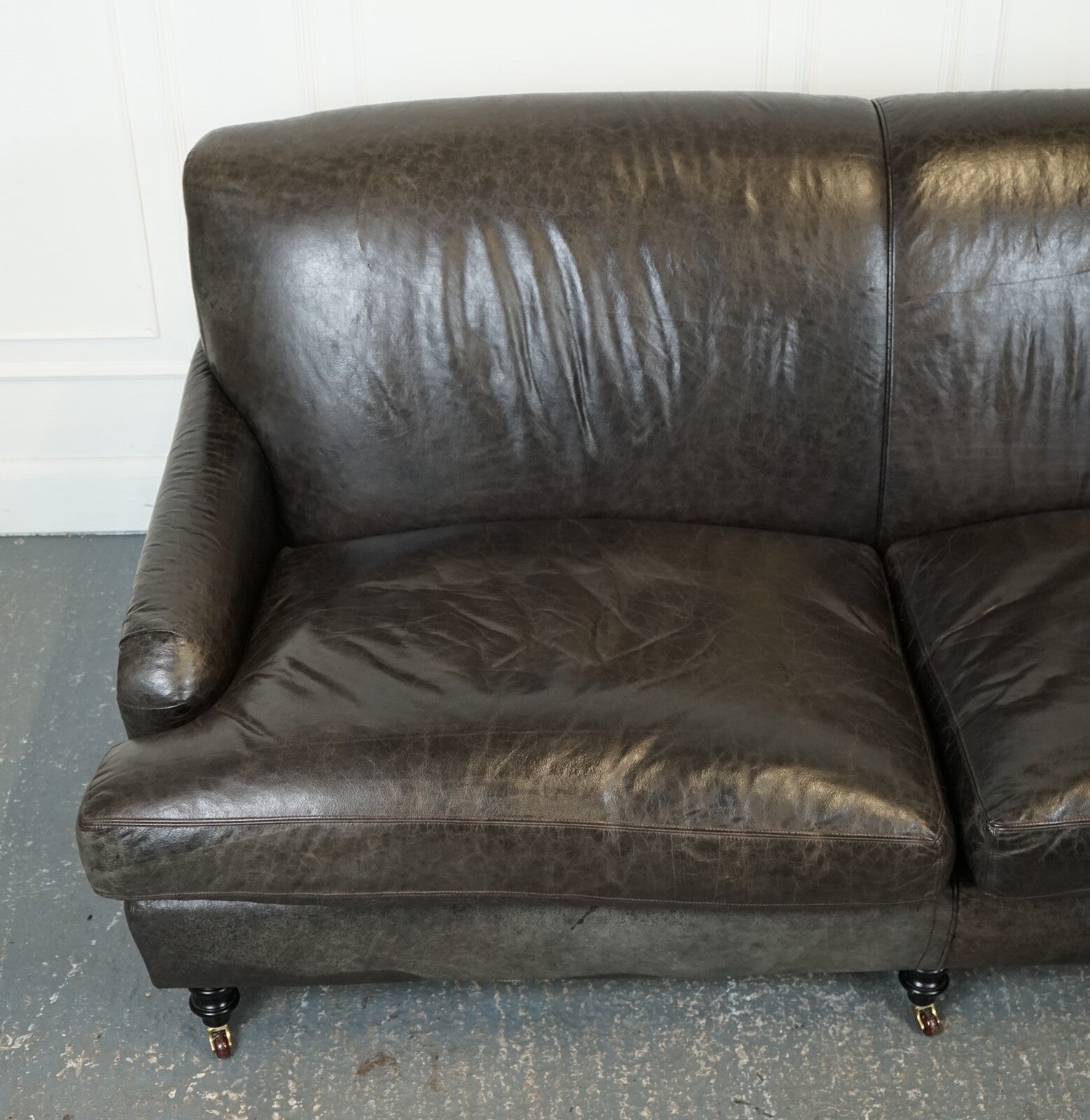 EXQUiSITE HOWARD STYLE HERITAGE GREY LEATHER SOFA (2/2) J1