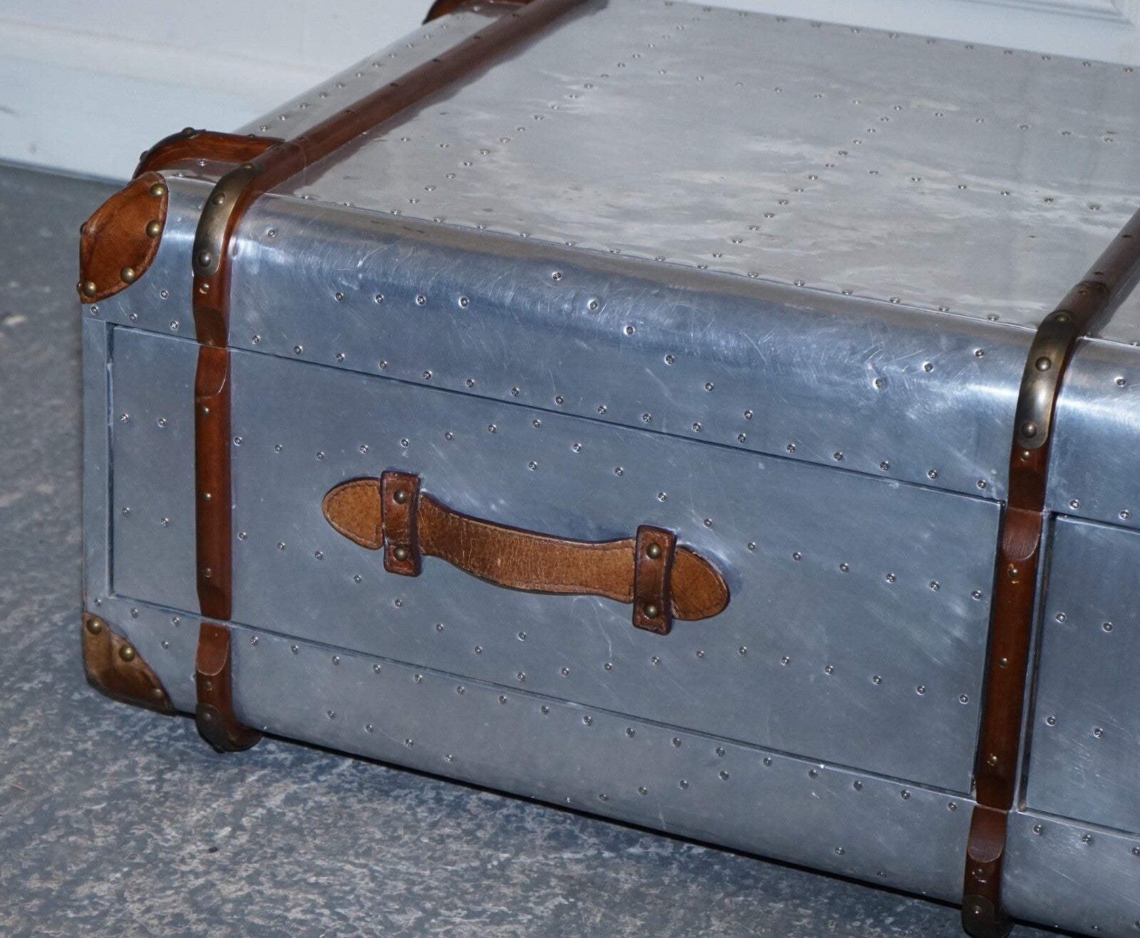 VINTAGE TIMOTHY OULTON AVIATOR INDUSTRIAL SILVER COFFEE TABLE LEATHER DETAILS