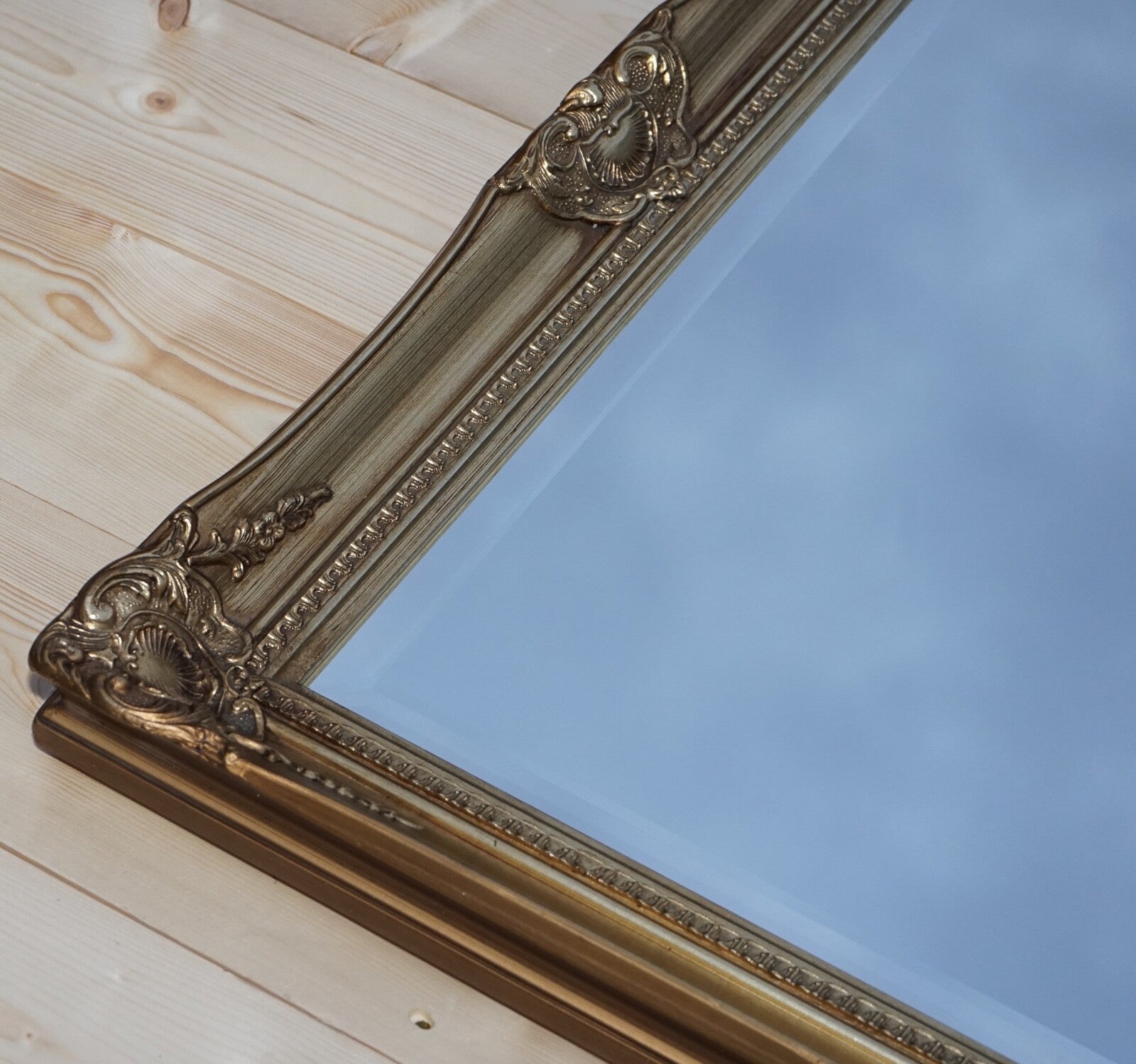VINTAGE LARGE GOLD ORNATE BEVELLED HANGING WALL MiRROR