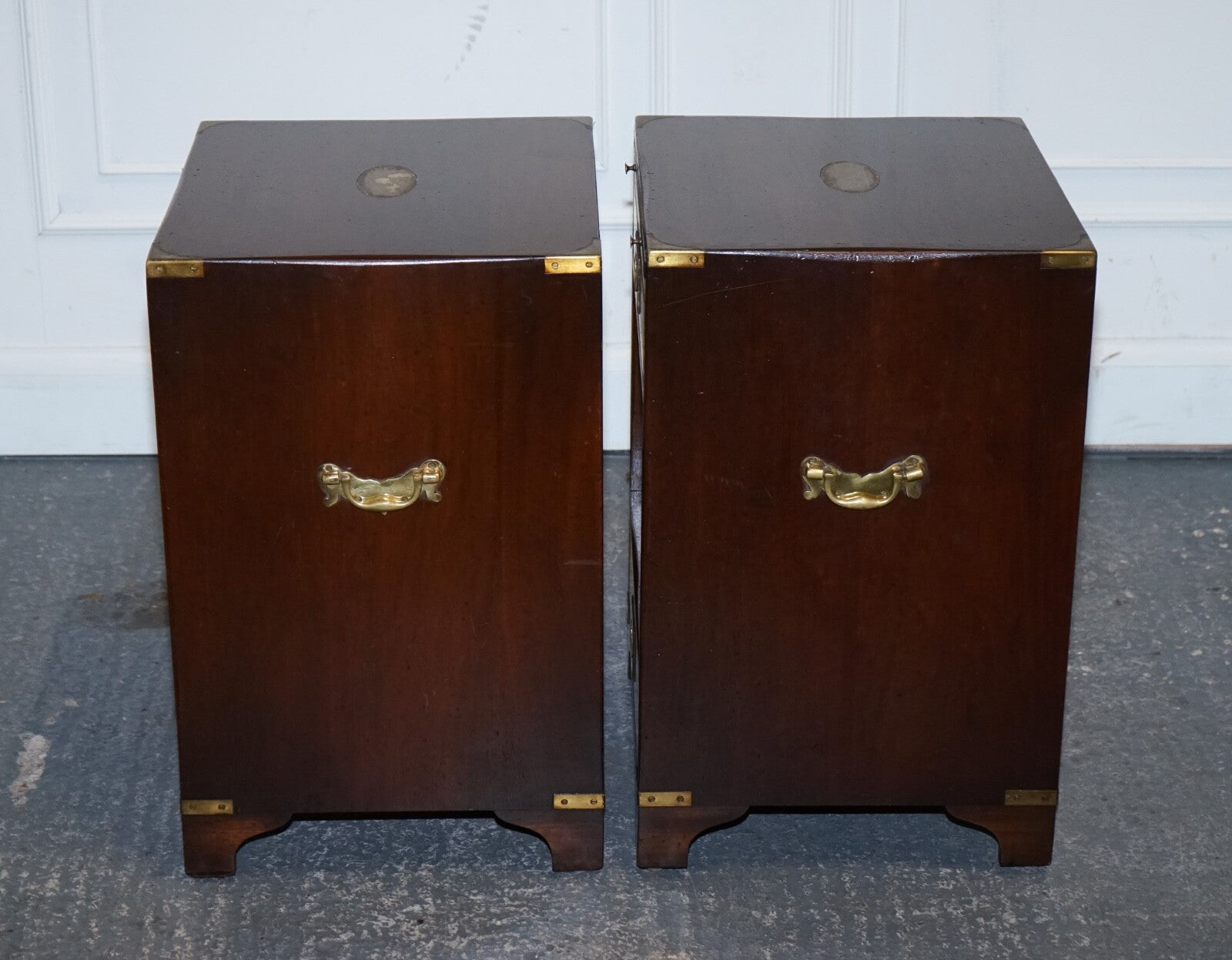 PAIR OF MILITARY CAMPAIGN BEVAN FUNELL BEDSIDE TABLES NIGHTSTANDS TWO DRAWERS