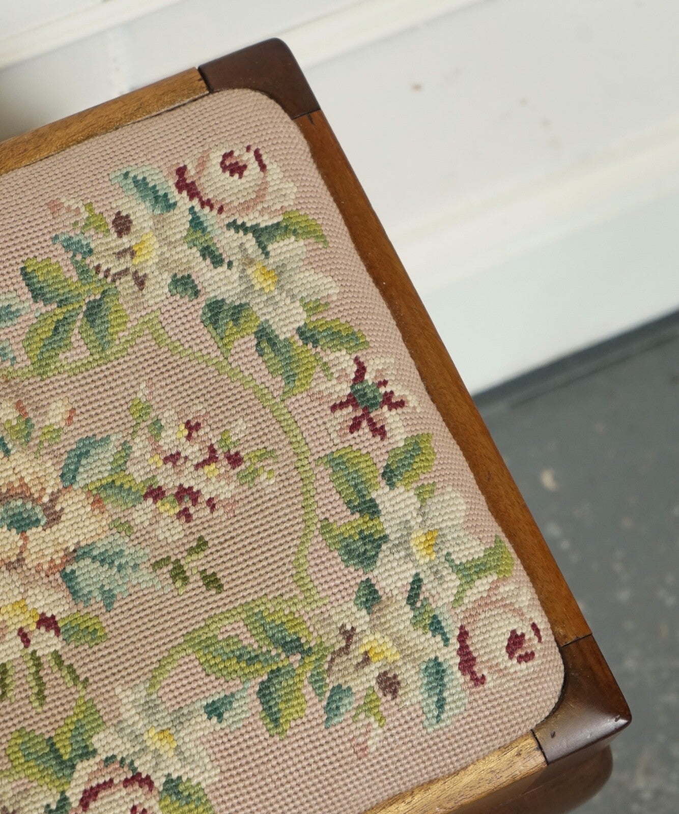 LOVELY PIANO DRESSING TABLE STOOL WITH FLOWER STITCHWORK WITH QUEEN ANNE LEGS J1