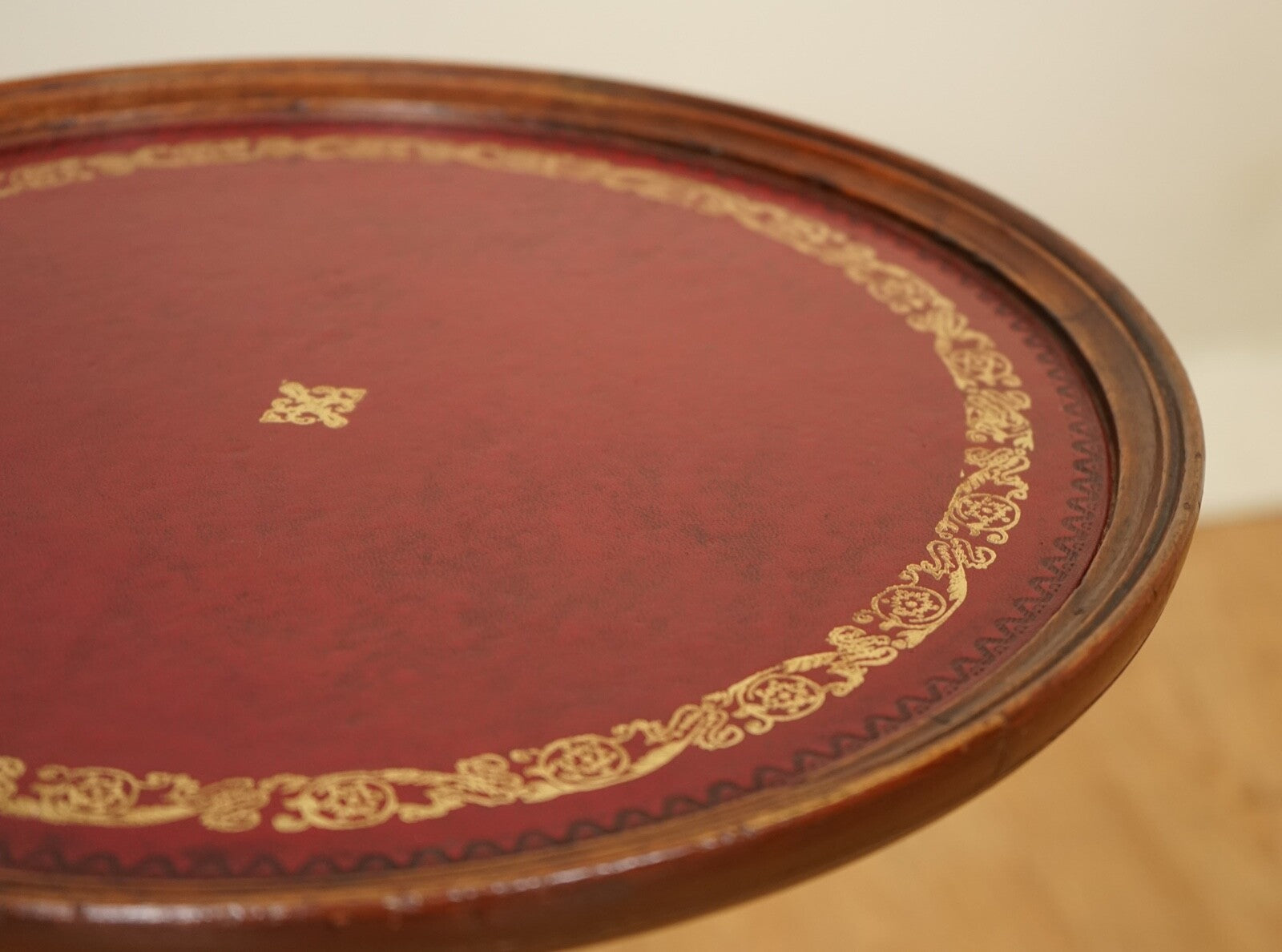 LOVELY VINTAGE SIDE END PLANT SIDE TABLE WITH RED LEATHER EMBOSSED TOP