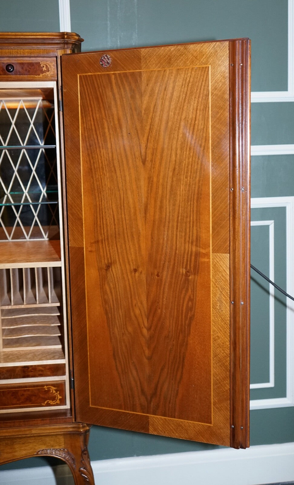 GORGEOUS FRENCH WALNUT PARQUETRY DRINKS COCKTAIL BAR CABINET CUPBOARD