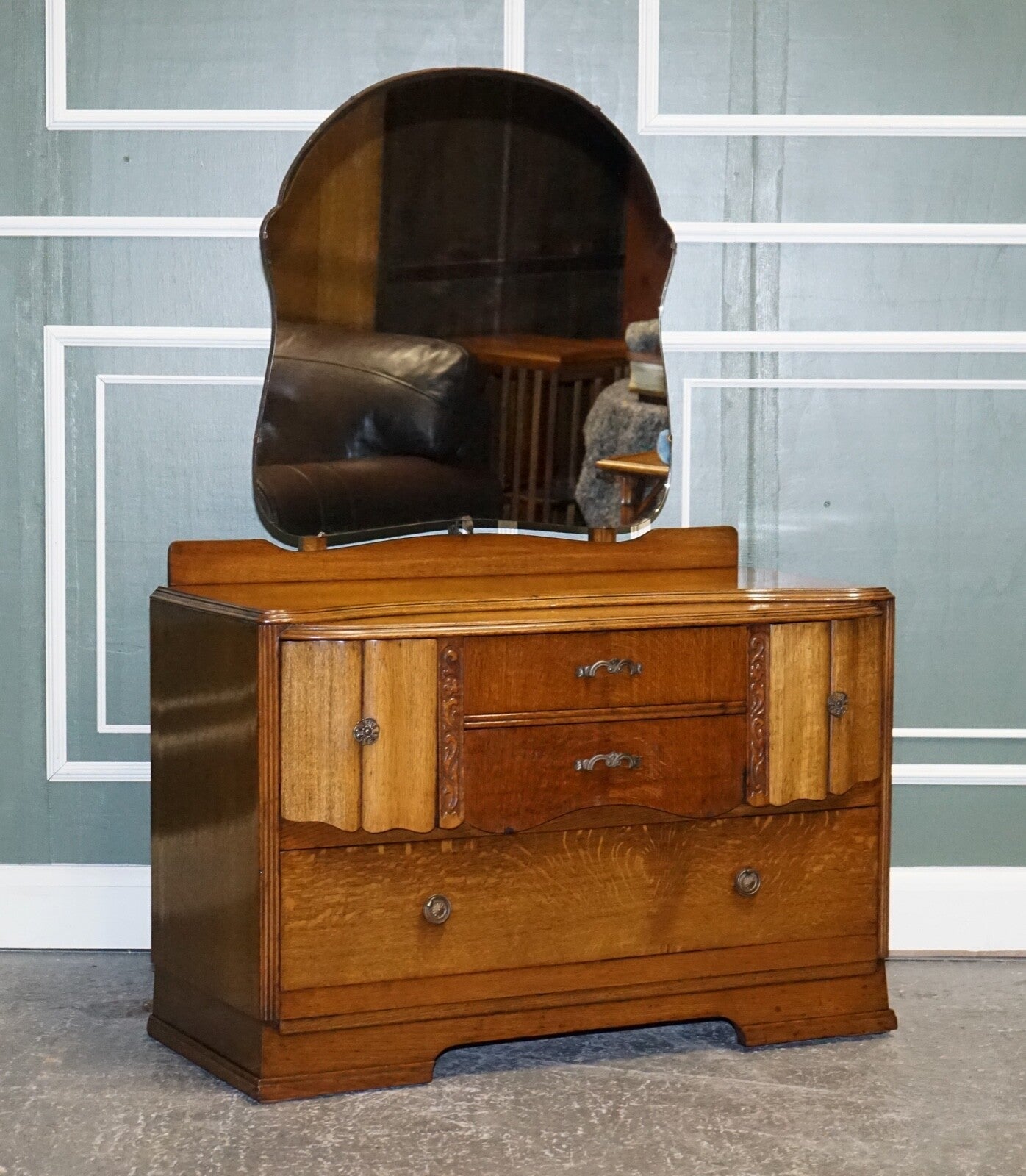 LOVELY VINTAGE ART DECO HAND CARVED OAK DRESSING TABLE WITH MIRROR