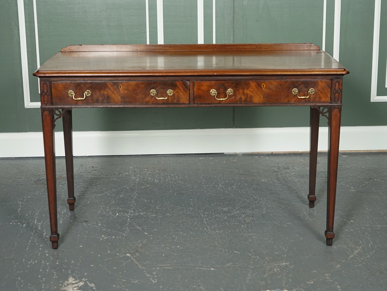 STUNNING CHIPPENDALE STYLE MAHOGANY CONSOLE HALLWAY TABLE WITH ORIGINAL HANDLES