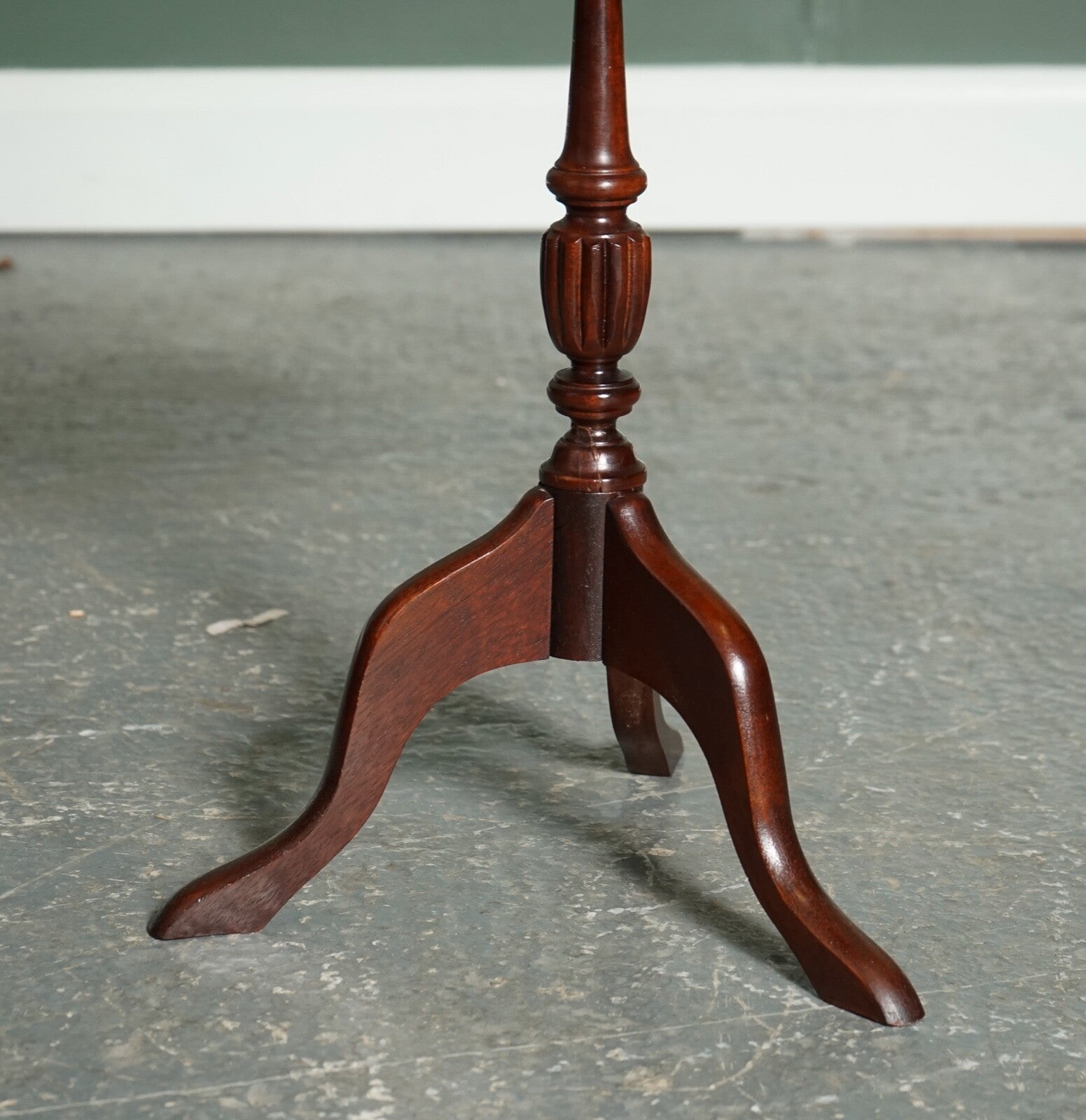 VINTAGE GREEN LEATHER TOP PLANT WINE SIDE STAND ON TRIPOD FEET