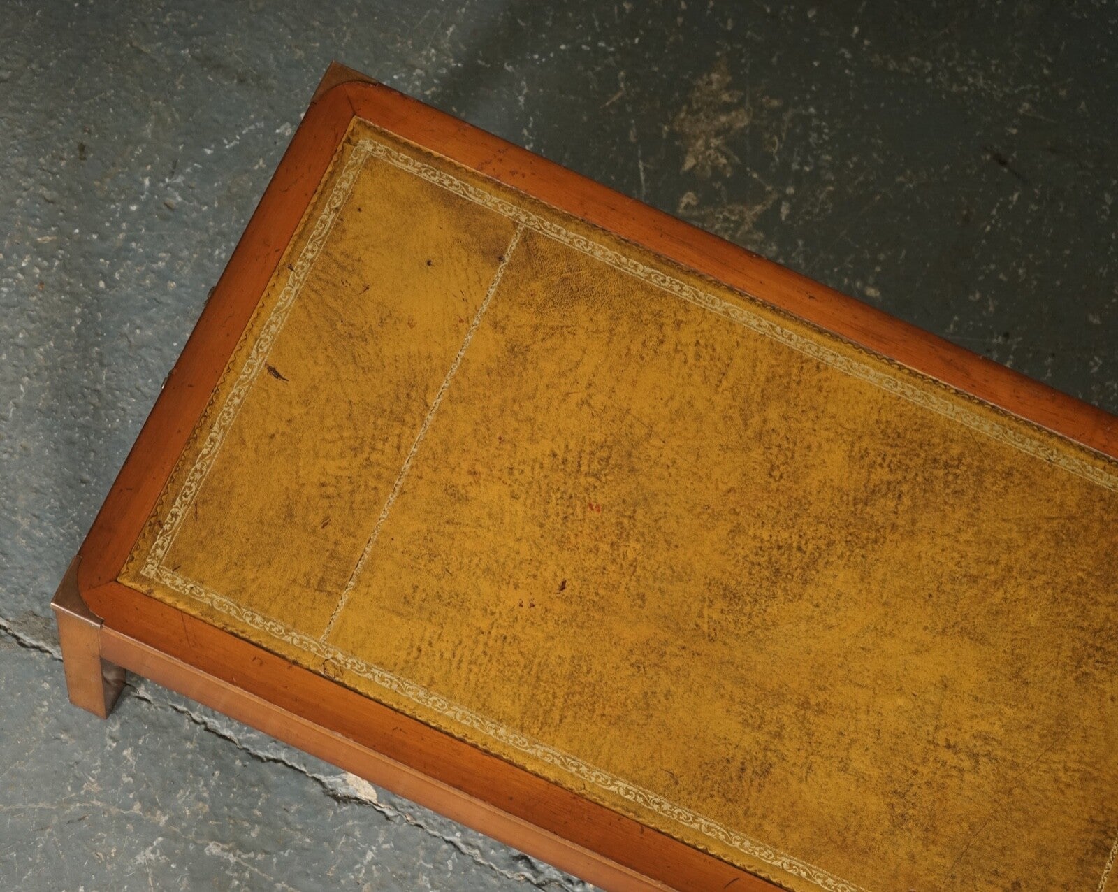 VINTAGE YEW WOOD MILITARY CAMPAIGN COFFEE TABLE WITH EMBOSSED LEATHER