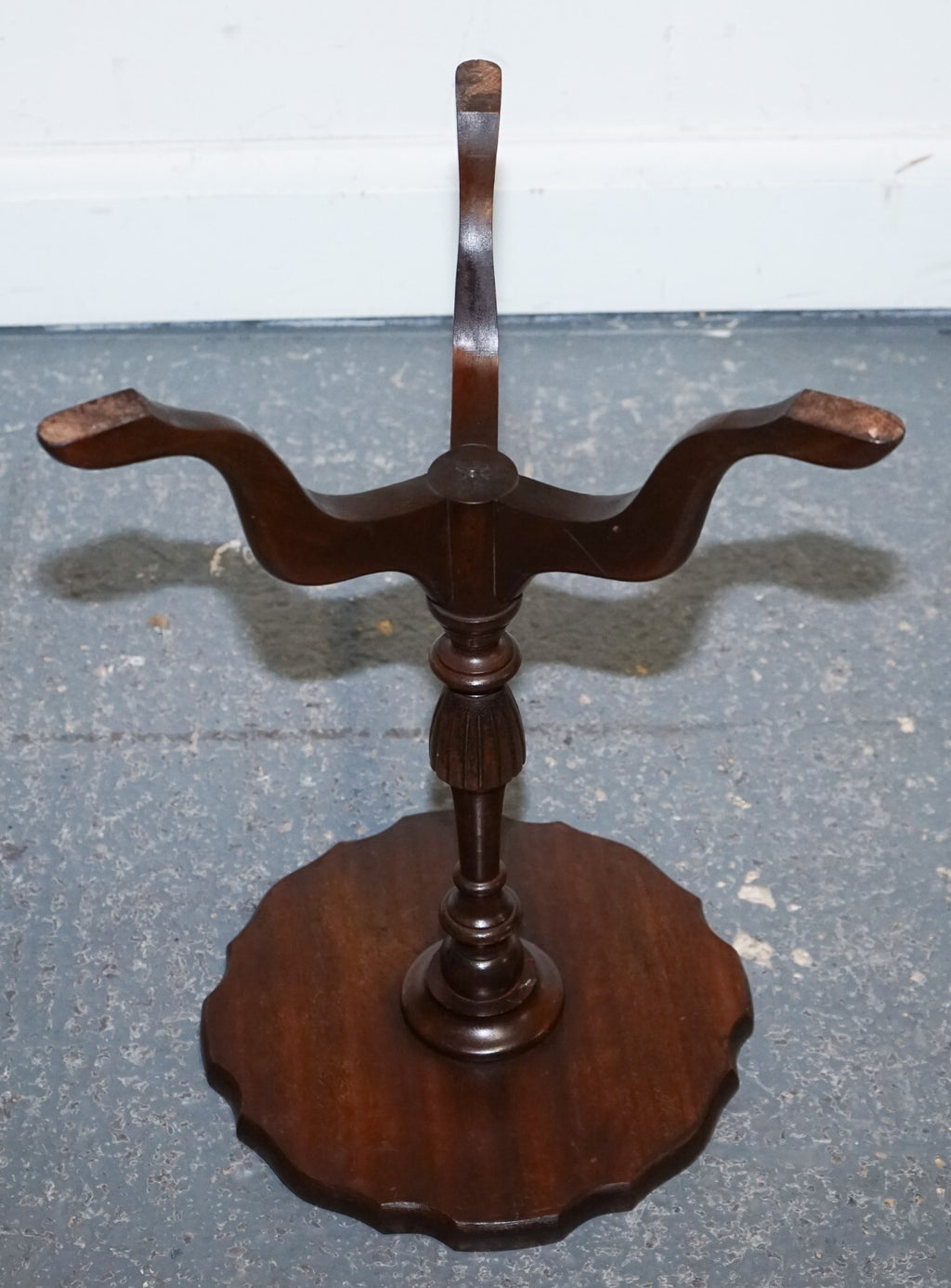 LOVELY  FLAMED MAHOGANY PIECRUST TOP SIDE END WINE TRIPOD TABLE