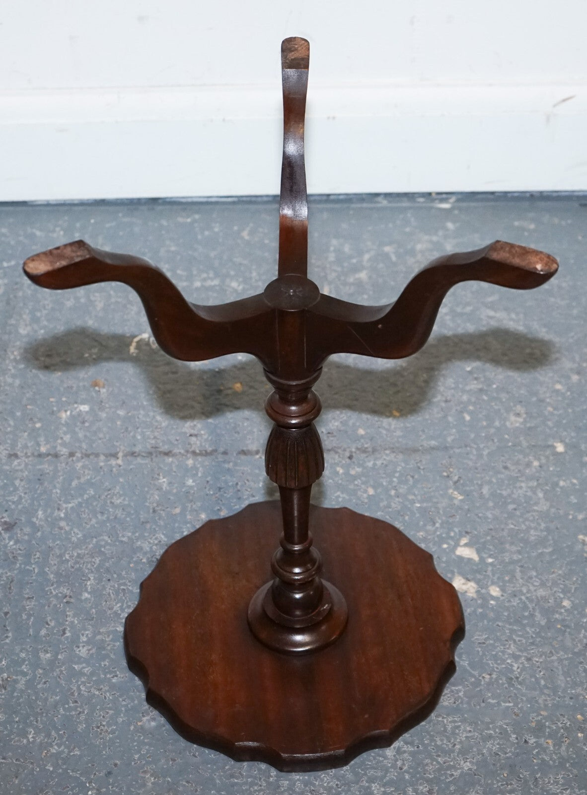 LOVELY  FLAMED MAHOGANY PIECRUST TOP SIDE END WINE TRIPOD TABLE