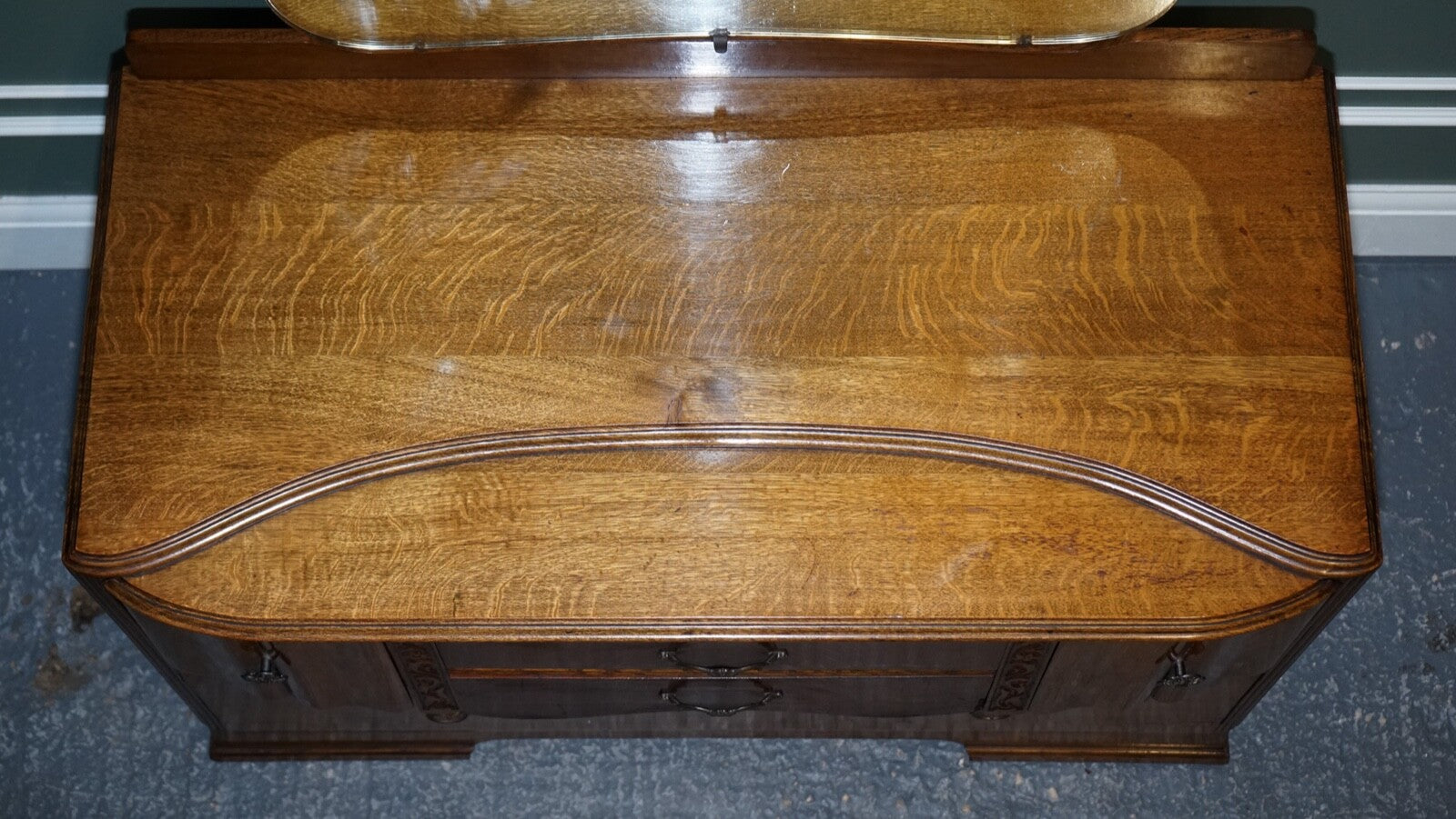 LOVELY VINTAGE ART DECO HAND CARVED OAK DRESSING TABLE WITH MIRROR
