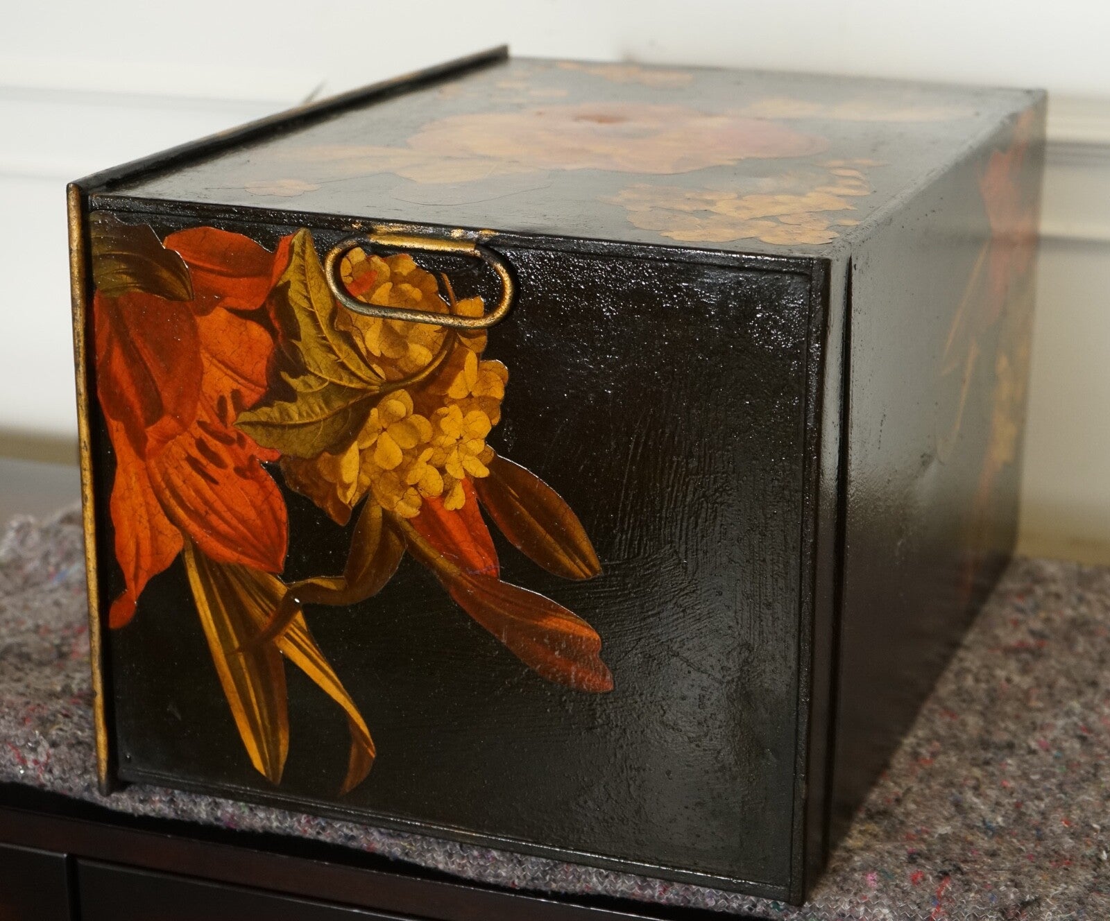 VERY DECORATIVE VINTAGE SHAW & SONS METAL FLORAL HAND PAINTED DESIGN STORAGE BOX