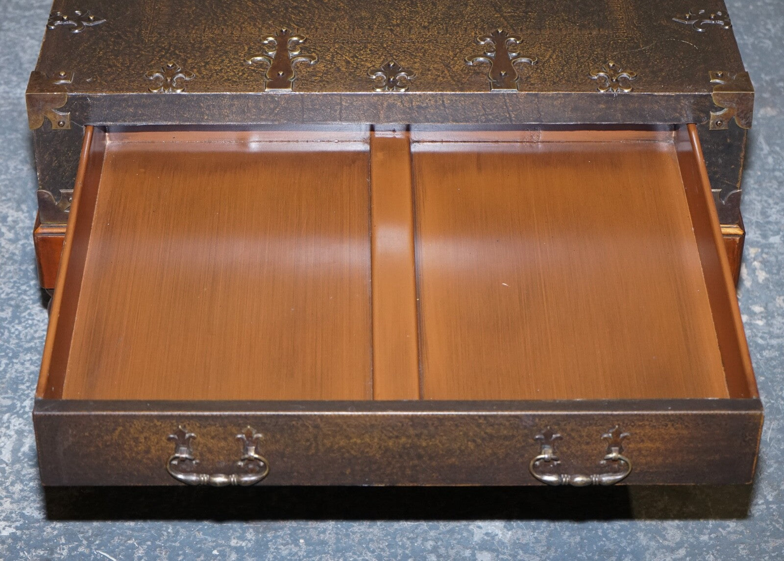 THEODORE ALEXANDER EXQUISITE LARGE COFFEE TABLE DRAWERS ON BOTH SIDES