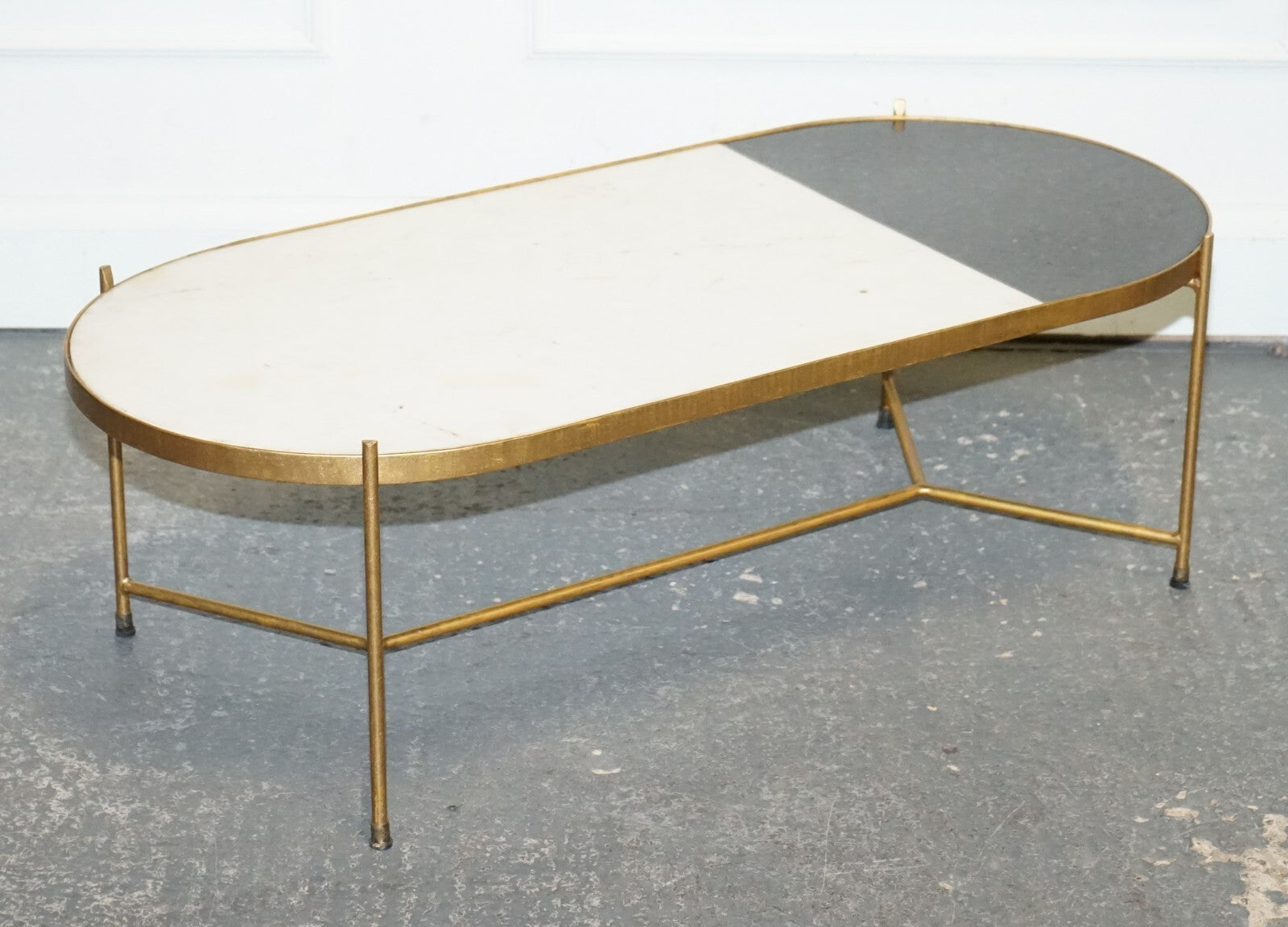 CONTEMPORARY ITALIAN TWO TONE MARBLE & LIMESTONE COFFEE TABLE ON METAL GOLD LEGS