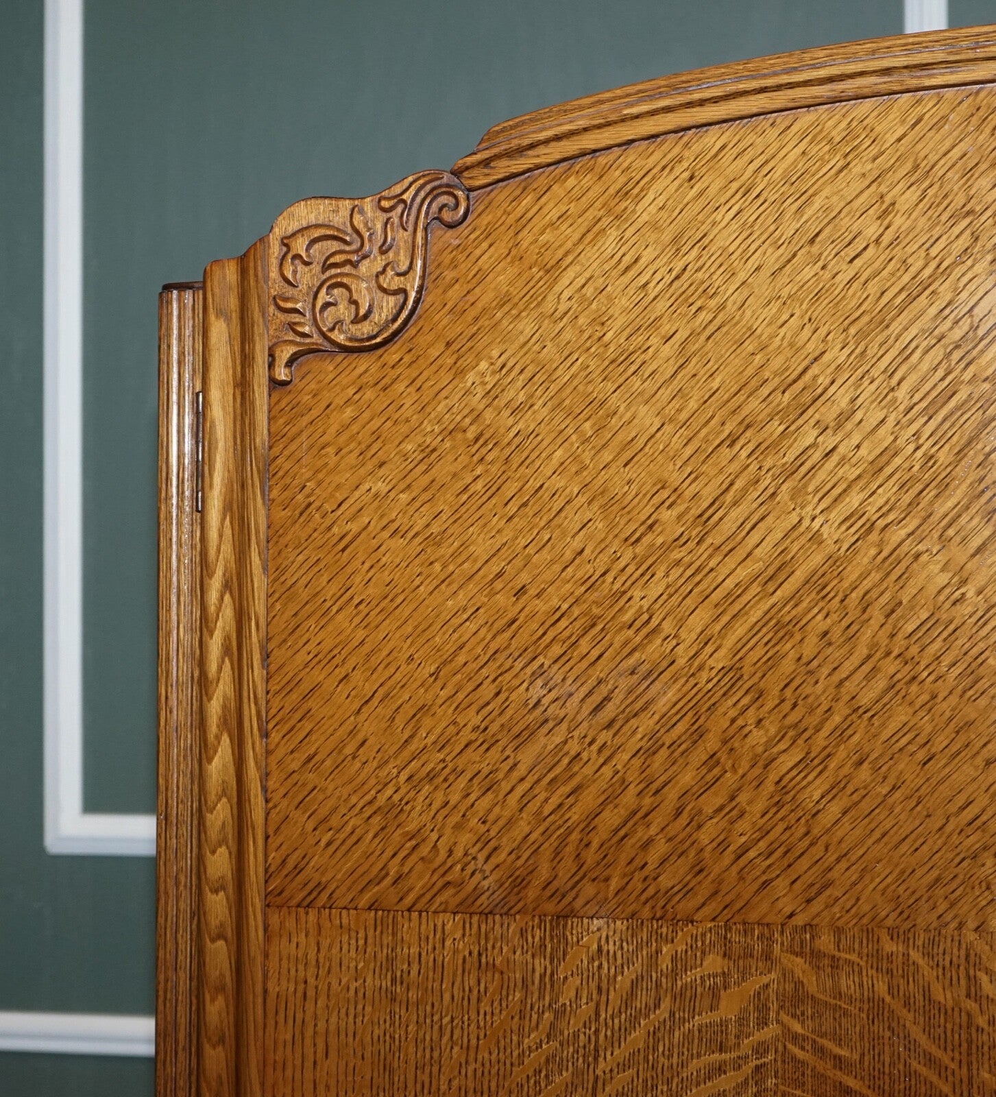 LARGE VINTAGE ART DECO OAK TWO DOOR WARDROBE