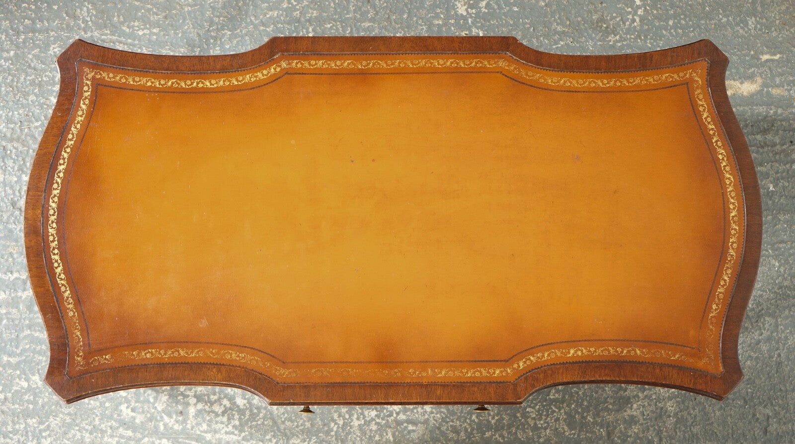 VINTAGE HEIRLOOM WEIMAN BROWN LEATHER TOP COFFEE TABLE