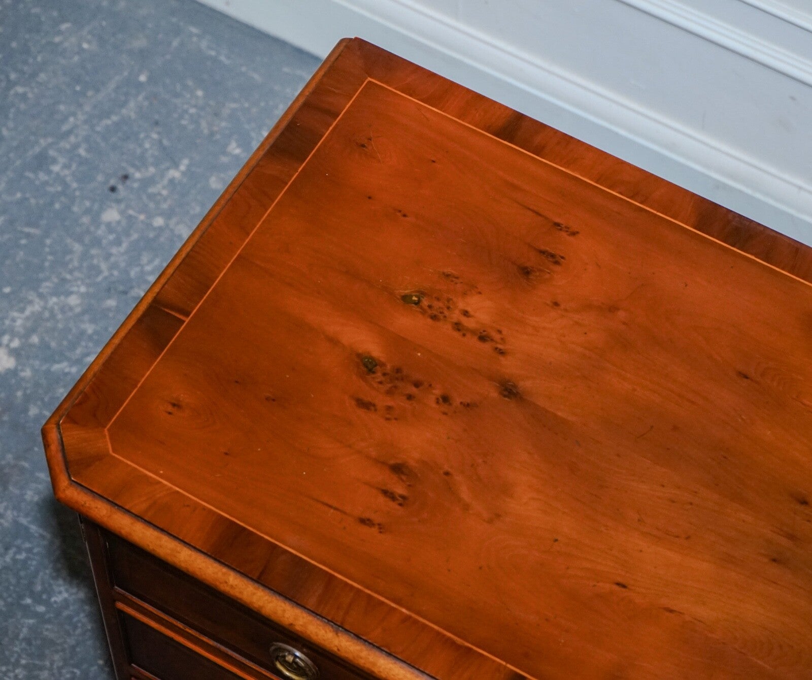 GEORGIAN STYLE H.G. HUDSON BURR WALNUT SIDEBOARD BANK OF DRAWERS QUALITY MADE