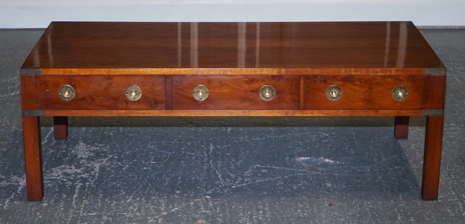 RESTORED BURR YEW & ELM BRASS MILITARY CAMPAIGN 3 DRAWER COFFEE TABLE