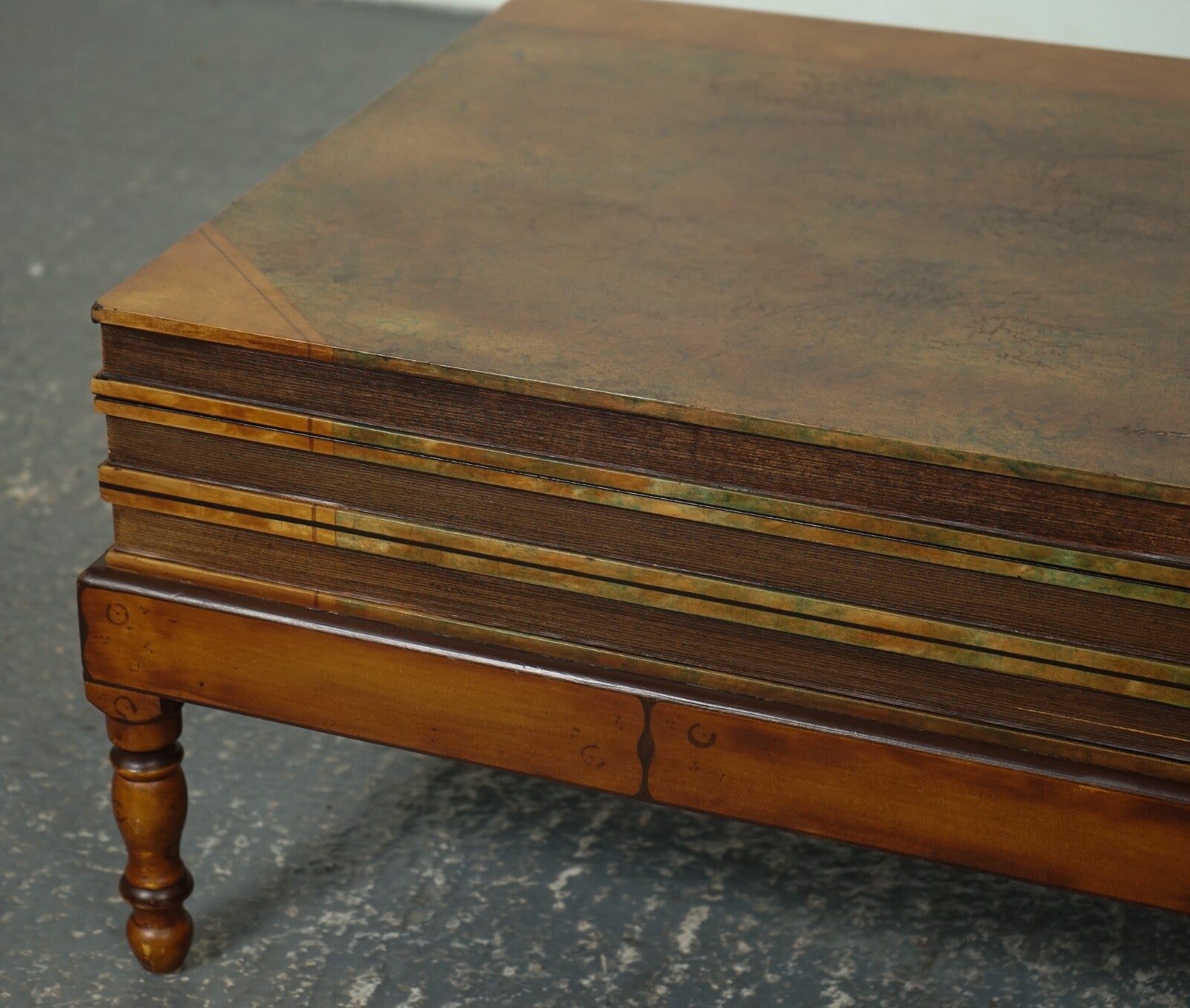 LOVELY VINTAGE FAUX STACK OF BOOKS COFFEE TABLE INTERNAL STORAGE J1