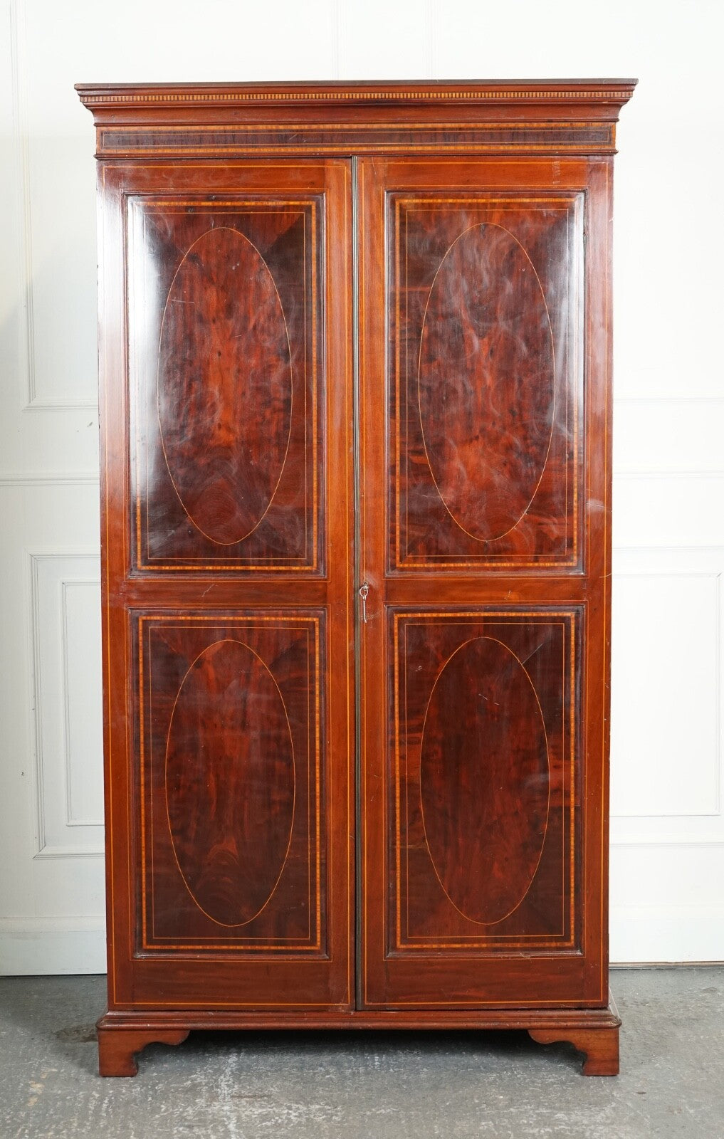 EDWARDIAN FLAMED HARDWOOD SHERATON REVIVAL DOUBLE WARDROBE J1