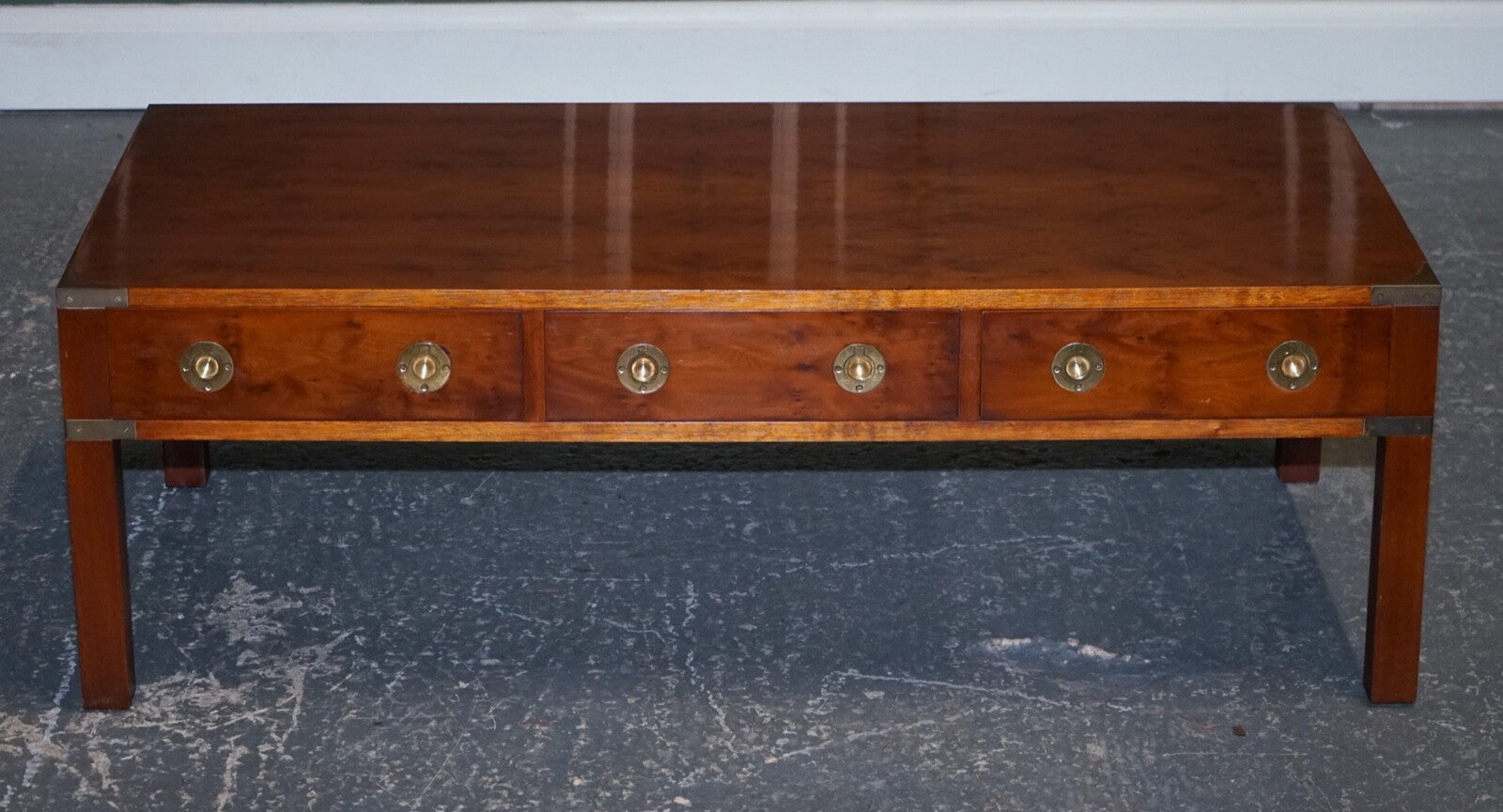 RESTORED BURR YEW & ELM BRASS MILITARY CAMPAIGN 3 DRAWER COFFEE TABLE