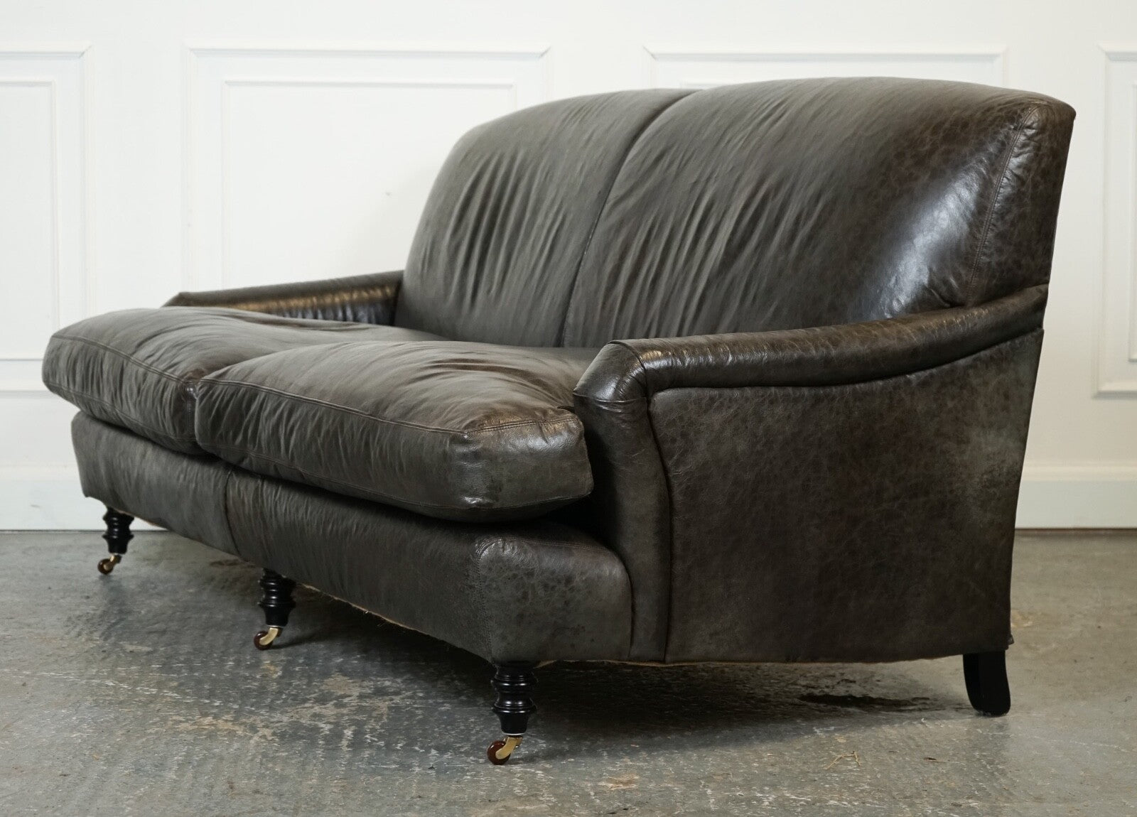 EXQUiSITE HOWARD STYLE HERITAGE GREY LEATHER SOFA (2/2) J1