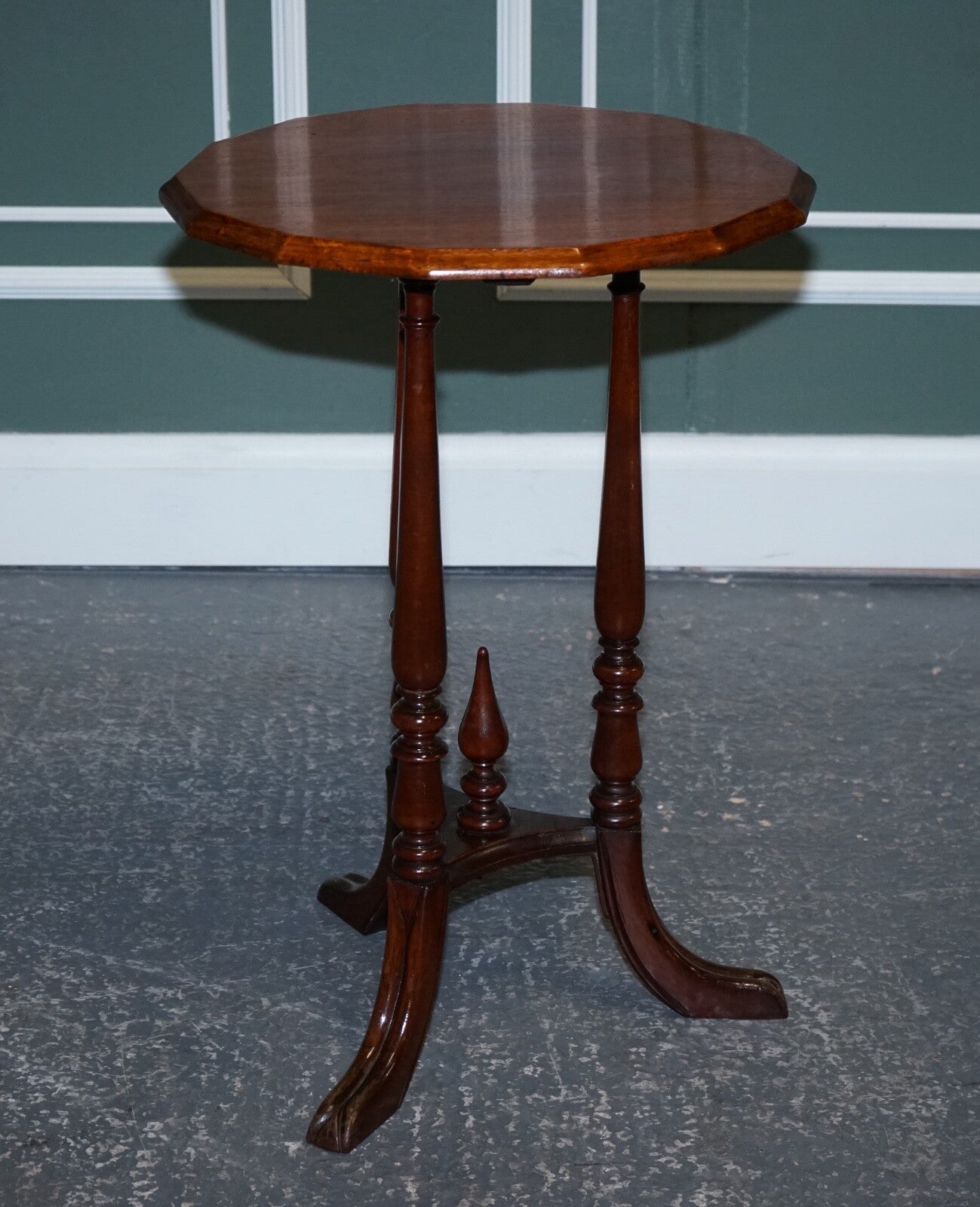 LOVELY RESTORED HARDWOOD HEXAGON SIDE TABLE WITH CURVED SPADE FEET