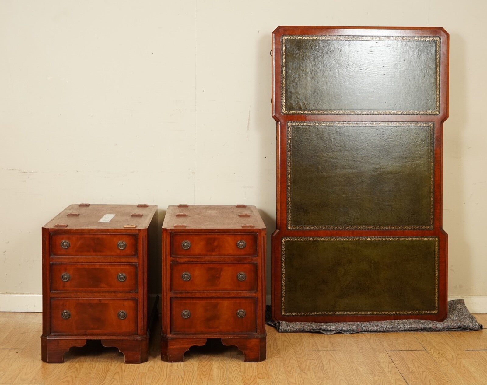 E.G HUDSON FULLY RESTORED TWIN PEDESTAL MAHOGANY DESK WITH GREEN LEATHER TOP