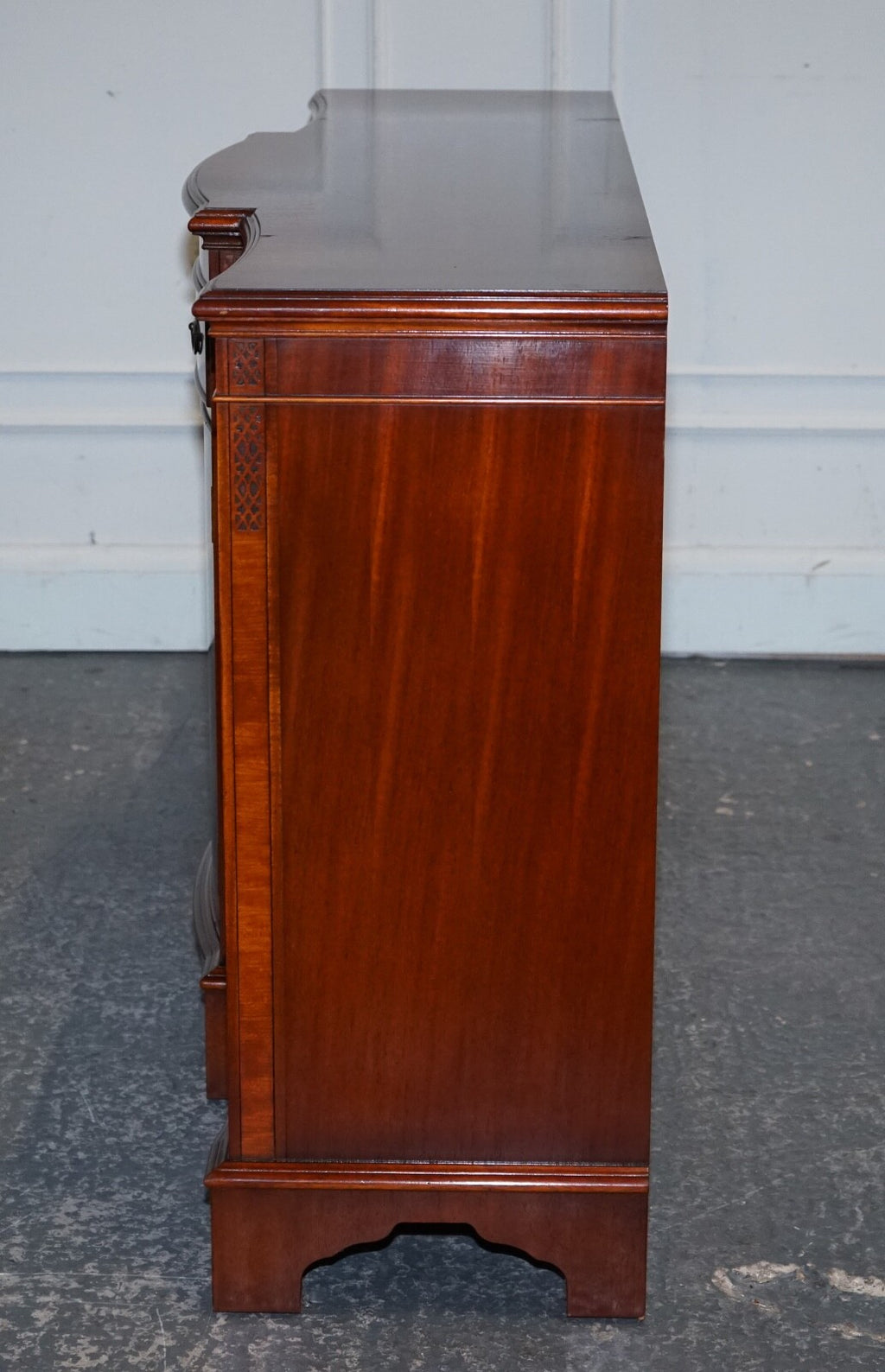 VINTAGE SERPENTINE BOW FRONT SIDEBOARD WITH DRAWERS & CUPBOARD BY WADE FURNITURE