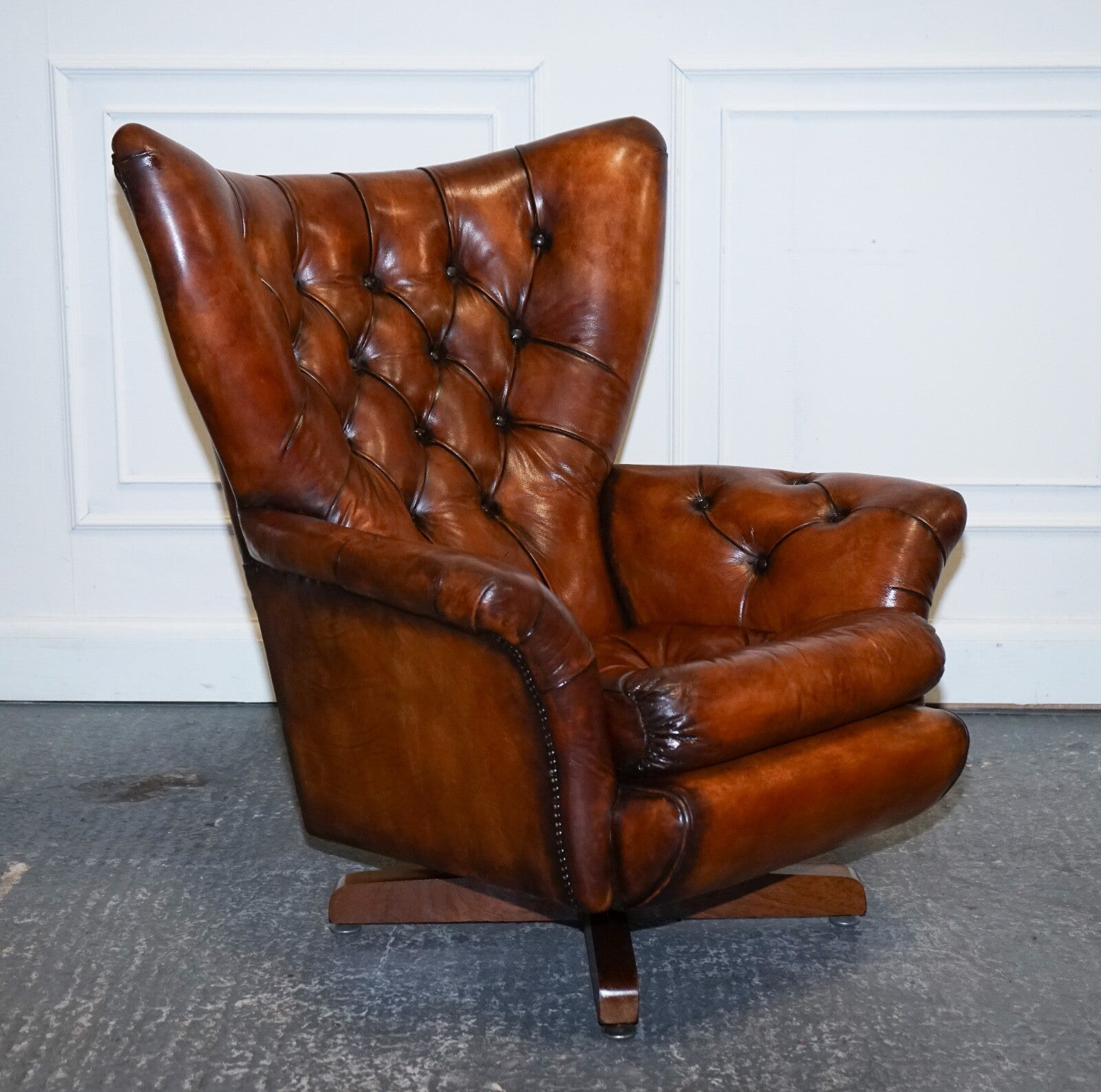 VINTAGE FULLY RESTORED HAND DYED BROWN LEATHER RETRO LOUNGE CHAIR AND FOOTSTOOL