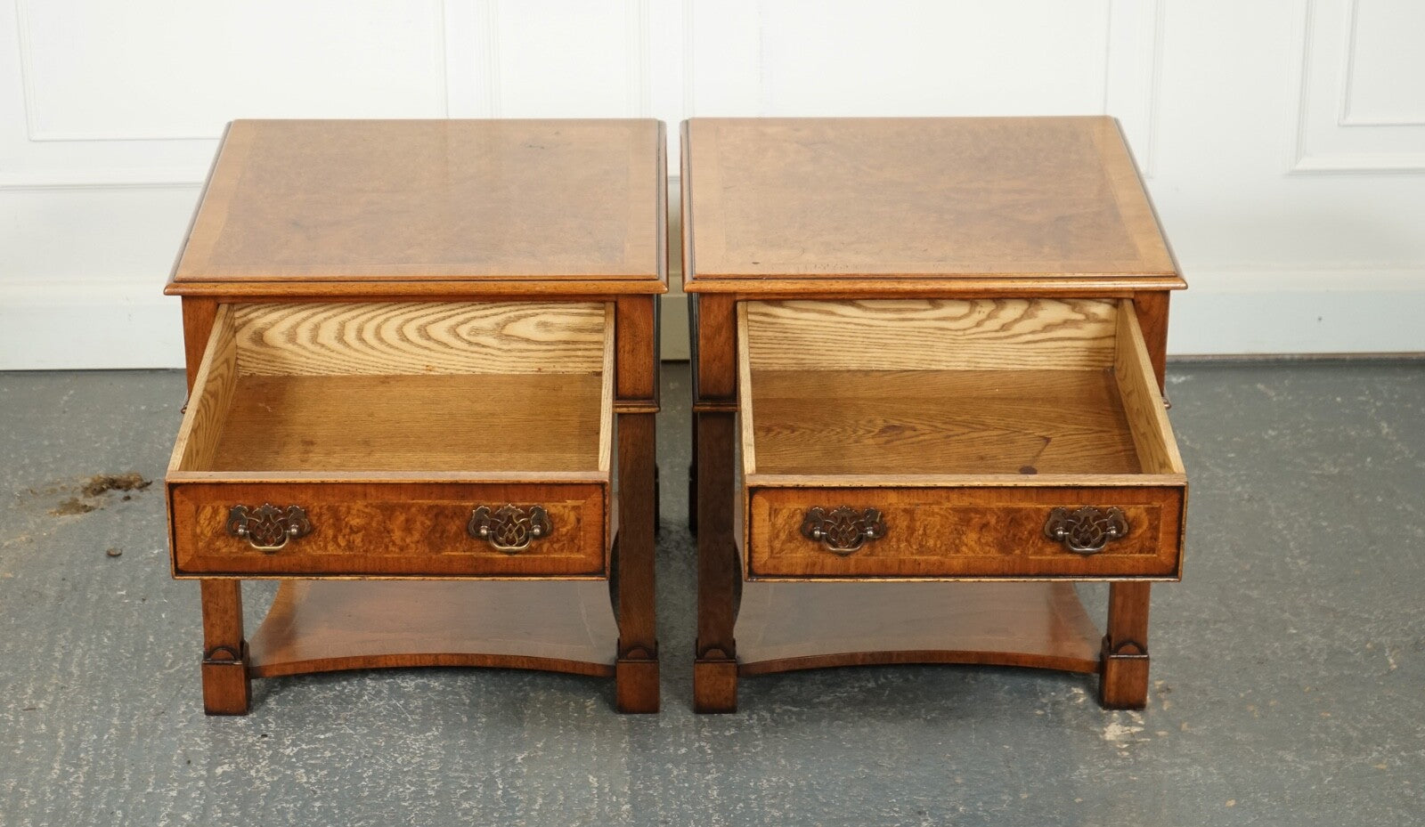 PAIR BURR WALNUT BEDSIDE NIGHTSTANDS END SIDE LAMP TABLES BRIGHTS OF NETTLEBED