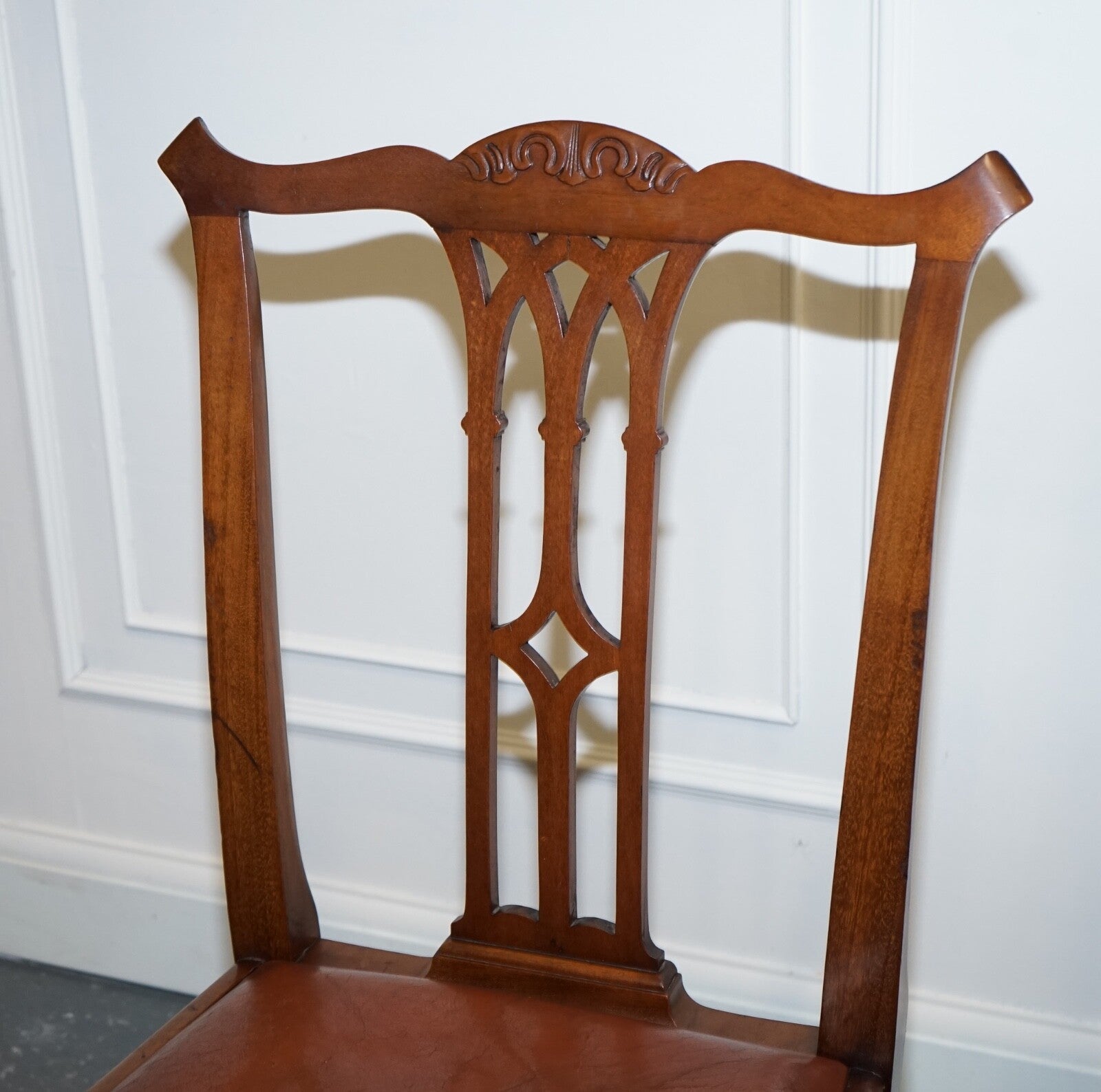 CHIPPENDALE STYLE 5 DINING CHAIRS WITH LEATHER SEATS PERFECT FOR ROUND TABLE