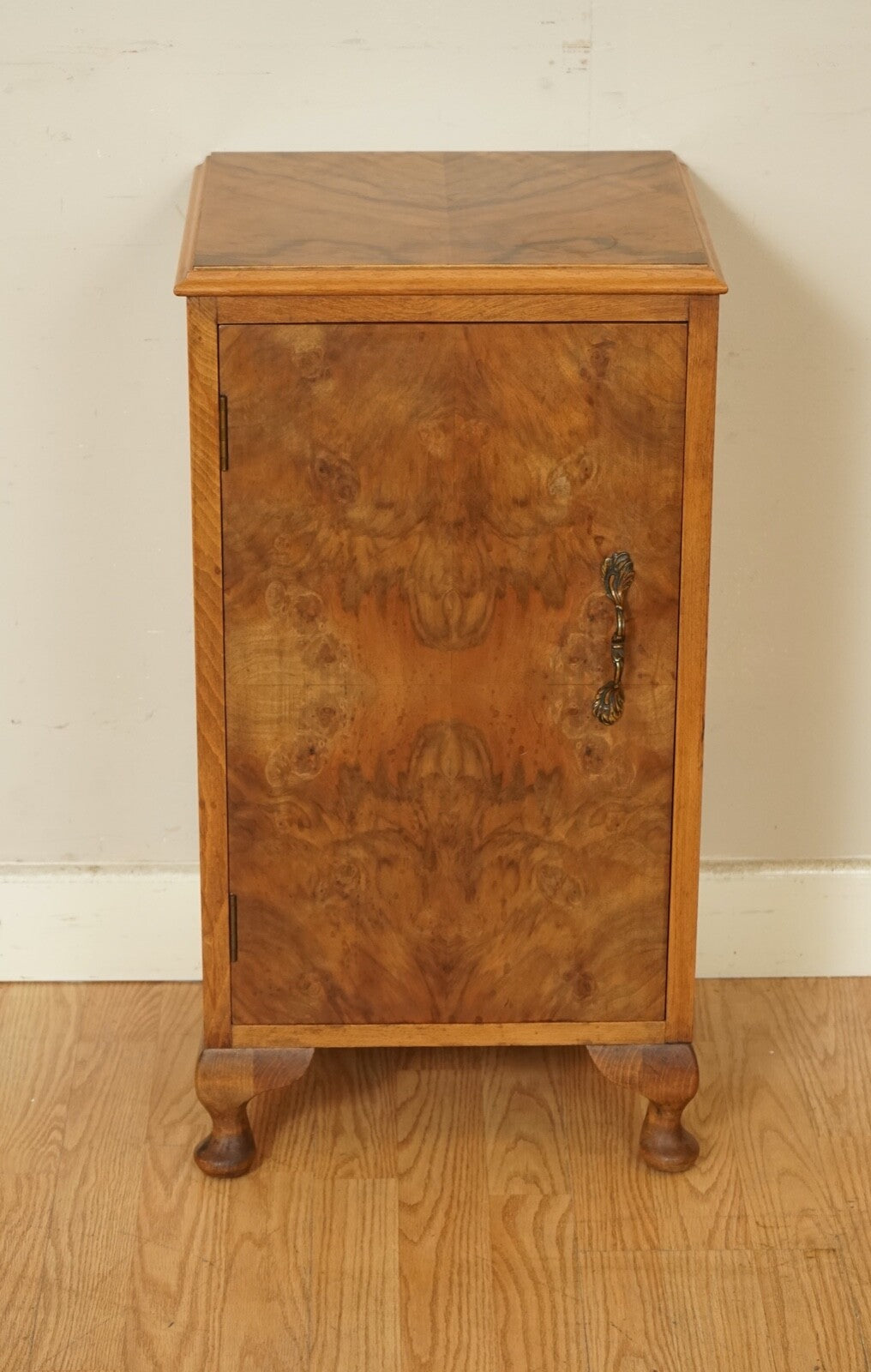 VINTAGE ART DECO BURR WALNUT BEDSIDE END SIDE TABLE
