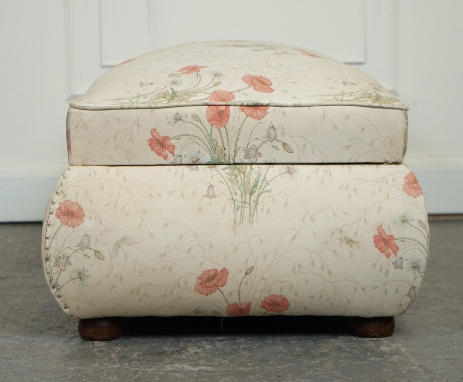 LARGE ANTIQUE VICTORIAN POPPY FLOWER PATTERN FABRIC OTTOMAN CHEST TRUNK  J1