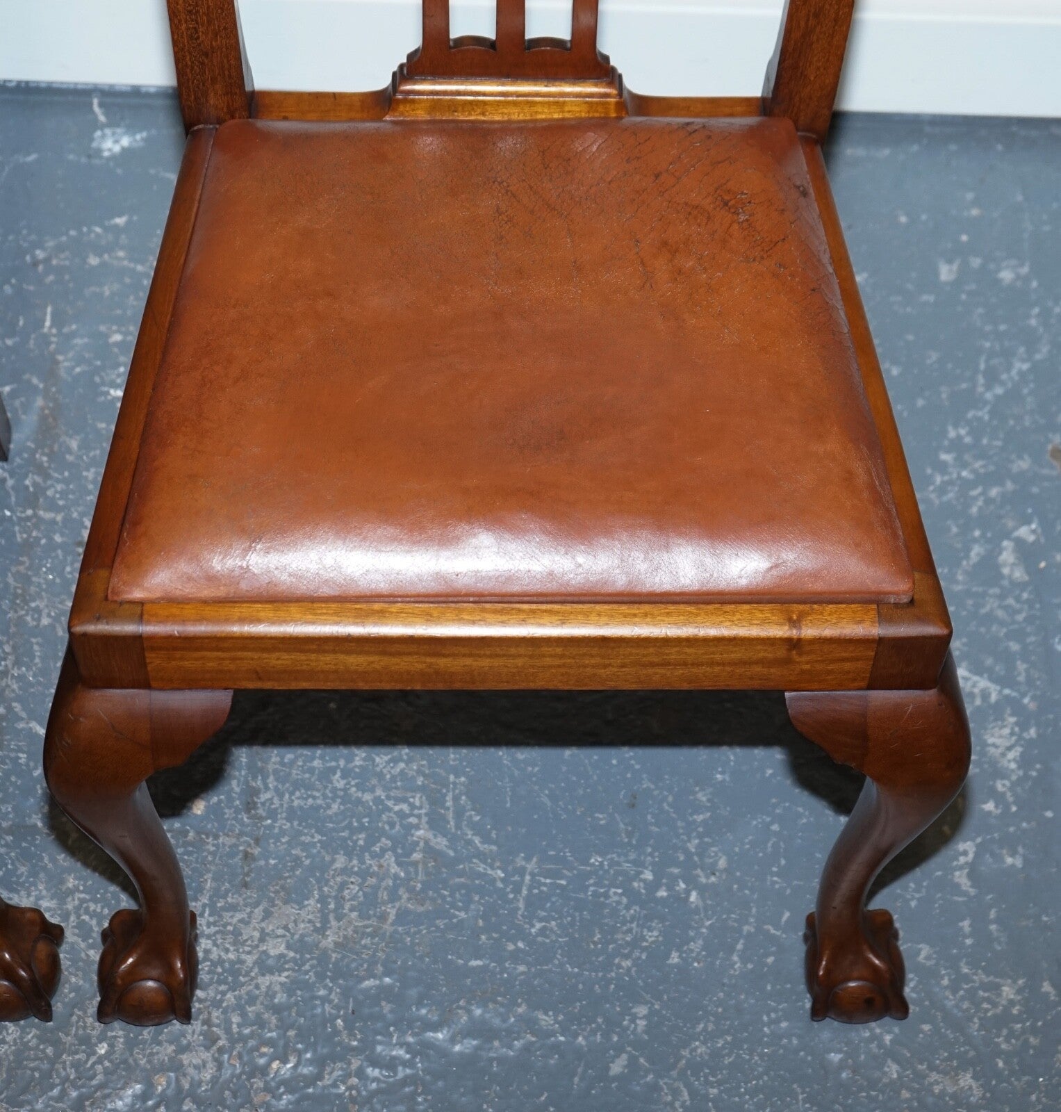 CHIPPENDALE STYLE 5 DINING CHAIRS WITH LEATHER SEATS PERFECT FOR ROUND TABLE