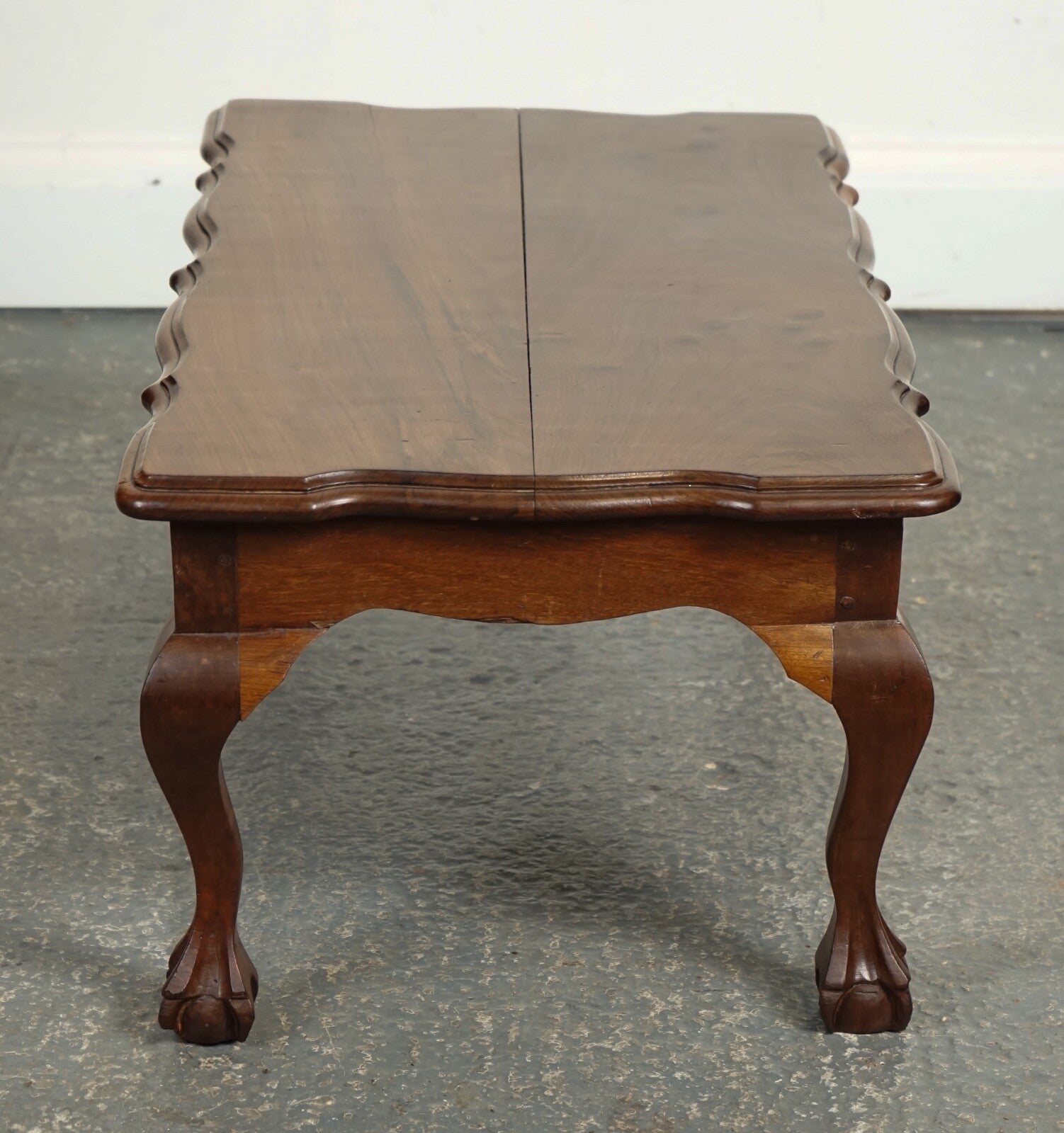 LOVELY HARDWOOD COFFEE TABLE ON CLAW & BALL FEET J1