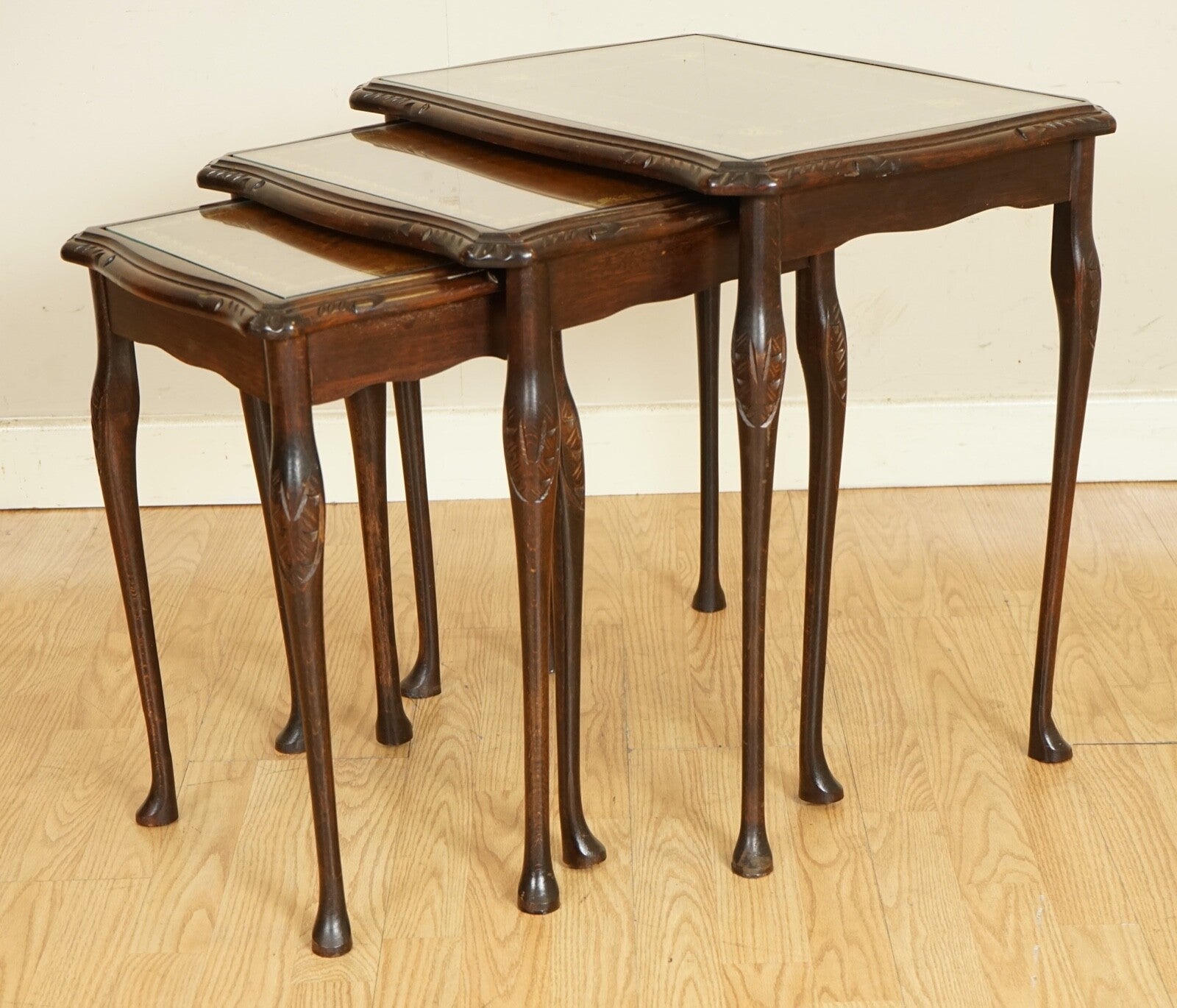MAHOGANY NEST OF TABLES QUEEN ANNE STYLE LEGS WITH BROWN EMBOSSED LEATHER TOP